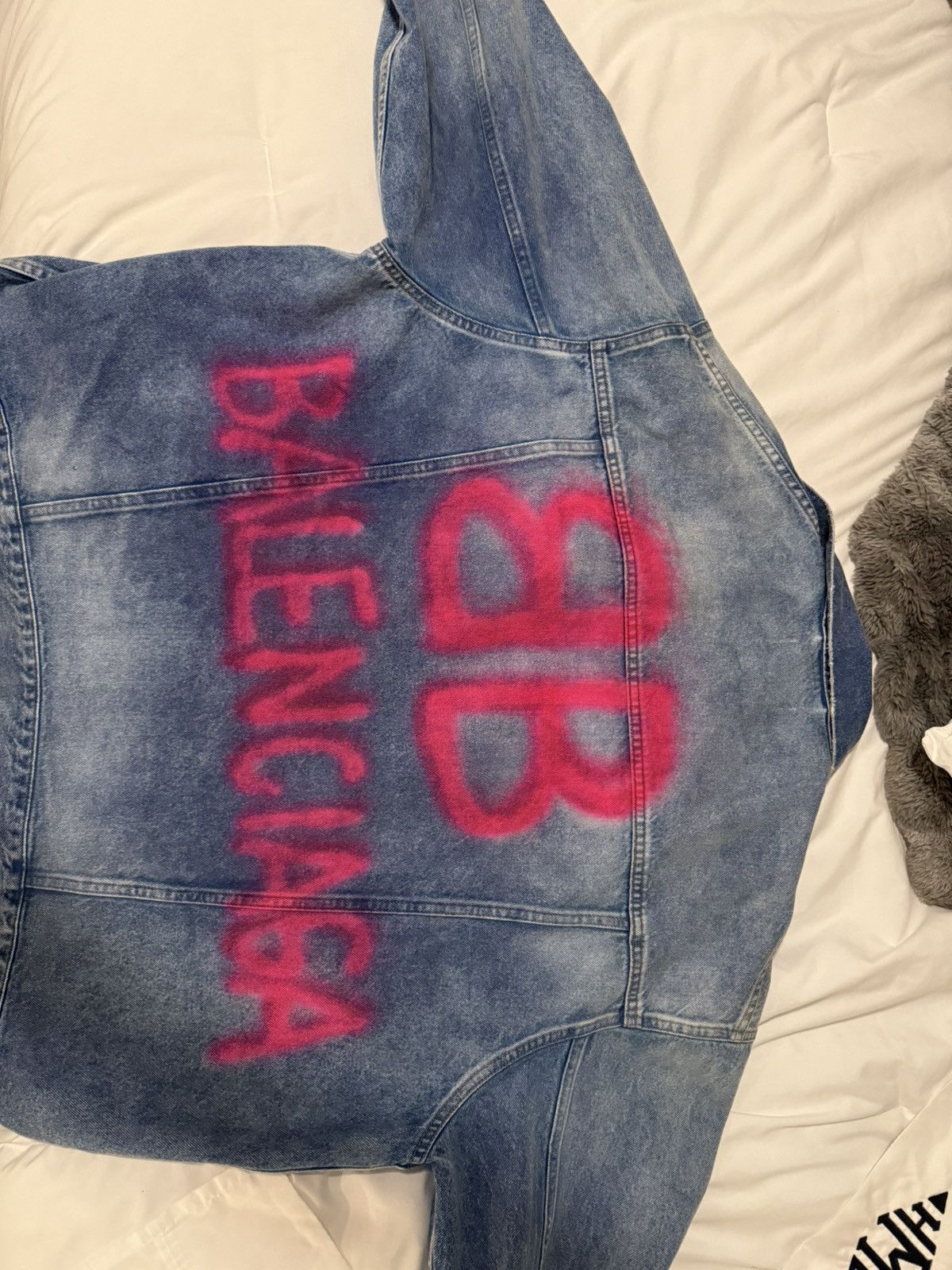 Balenciaga Balenciaga BB sprayed denim jacket Size US S / EU 44-46 / 1 - 9 Thumbnail