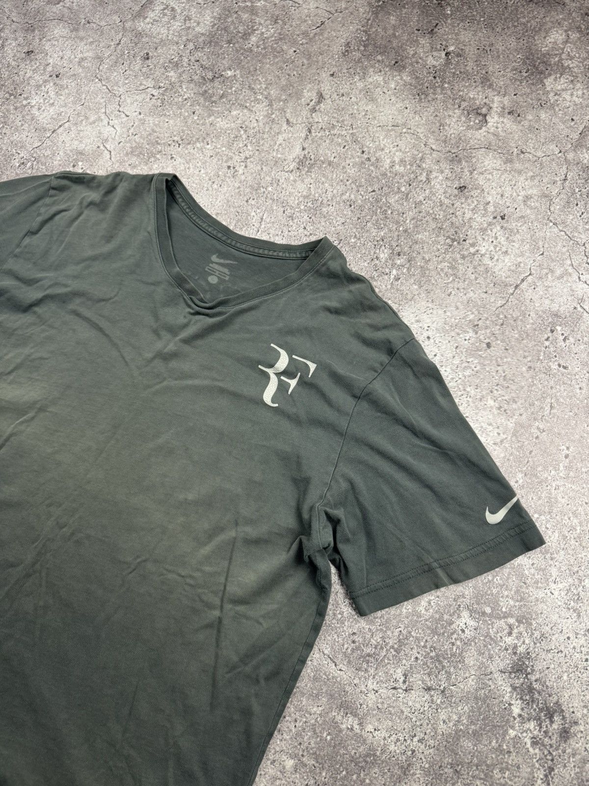 Nike Vintage Nike Roger Federer Signature T Shirt Big Logo Faded Size US L / EU 52-54 / 3 - 2 Thumbnail