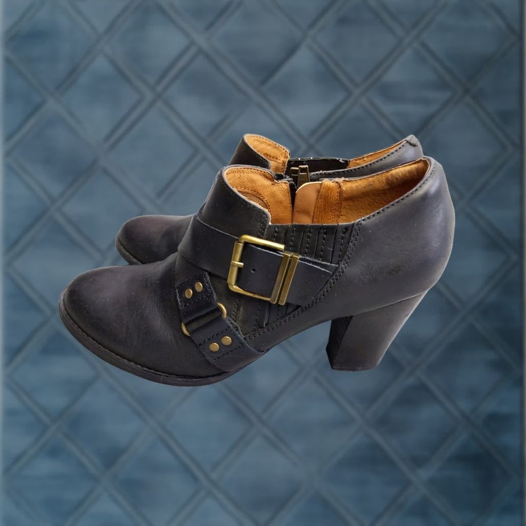 Clarks Clarks Indigo Womens 8.5 Black Leather Ankle Boots Heeled Buckle Zip Booties Size US 9 / IT 39 - 1 Thumbnail