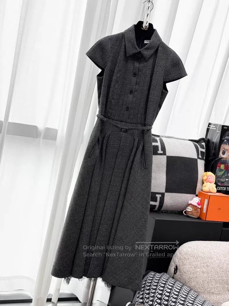 Dior Dior Puff sleeve pleated elegant large skirt dress dress s Size XS / US 0-2 / IT 36-38 - 2 Thumbnail