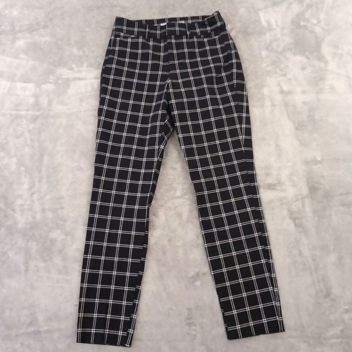 Old Navy Old Navy Pixie Pants Womens Size 0 Black Plaid Skinny Pockets Cotton Blend Ankle casual Womens Size 25" / US 0 / IT 36 - 2 Thumbnail