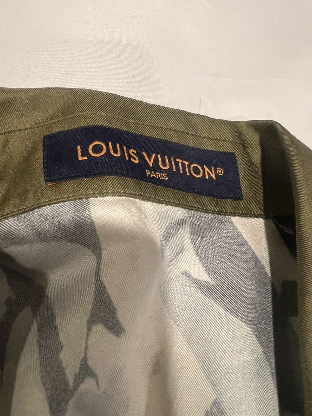 Louis Vuitton Louis Vuitton men’s monogram oversized shirt. XS. $2100 Size US XS / EU 42 / 0 - 4 Thumbnail