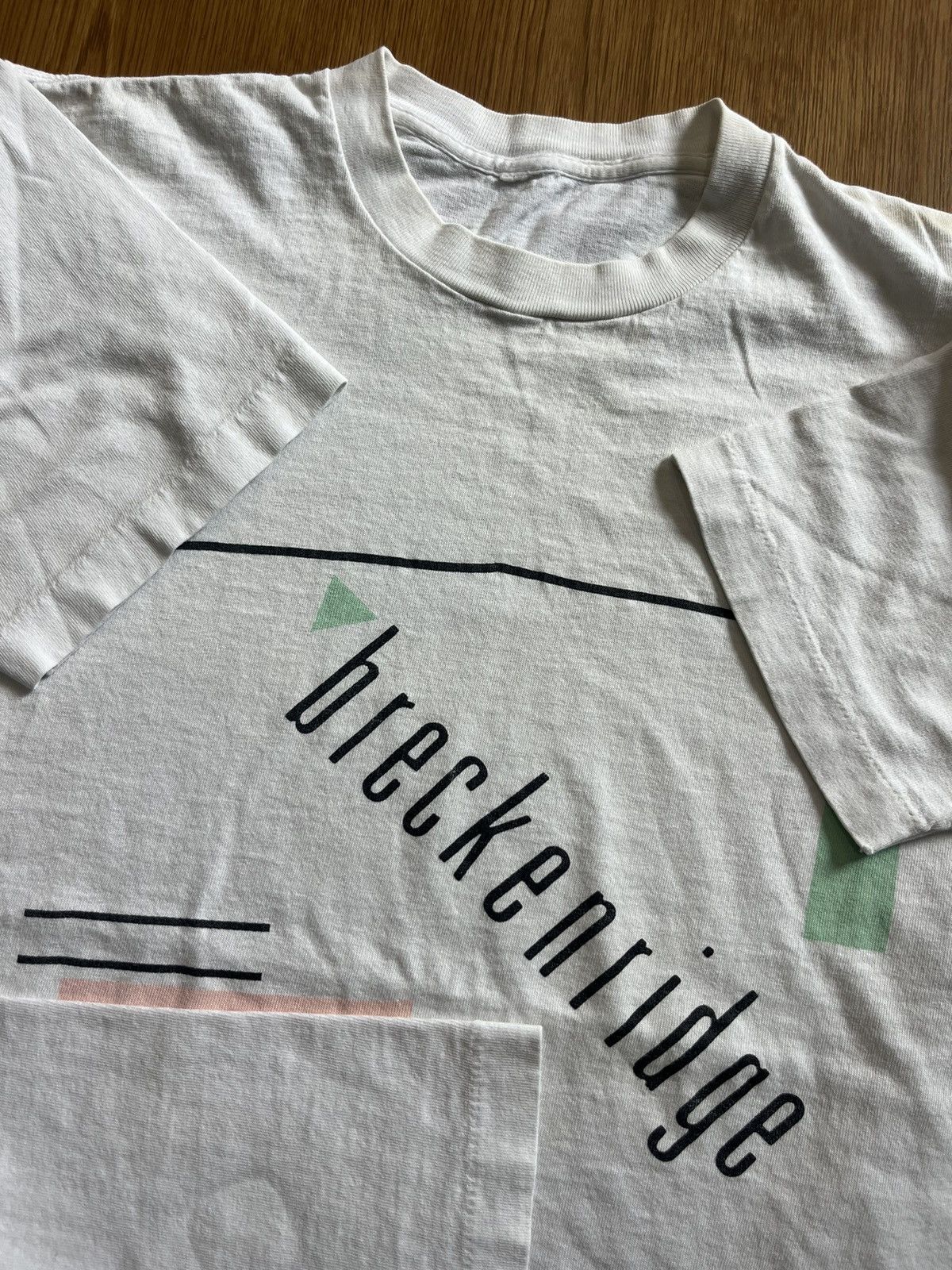 Arts & Science Vintage Breckenridge 1990’s on white Artwork Tshirt Size US S / EU 44-46 / 1 - 7 Thumbnail
