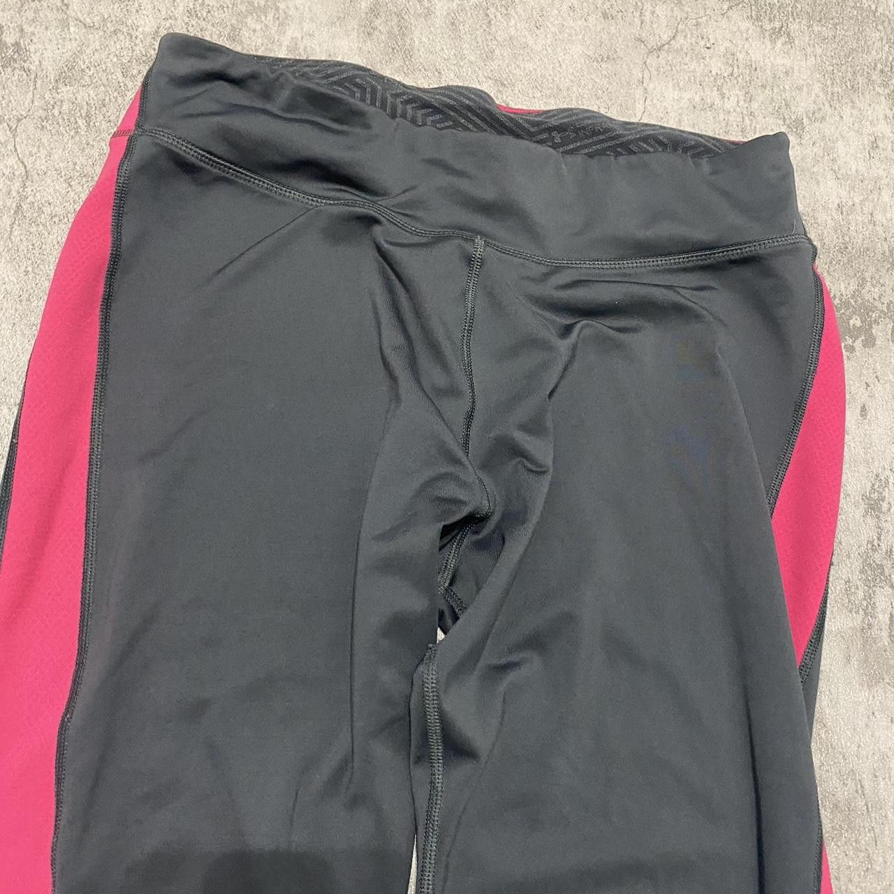 Under Armour Black and pinkUnder Armour leggings with a small Size US M / EU 48-50 / 2 - 6 Thumbnail