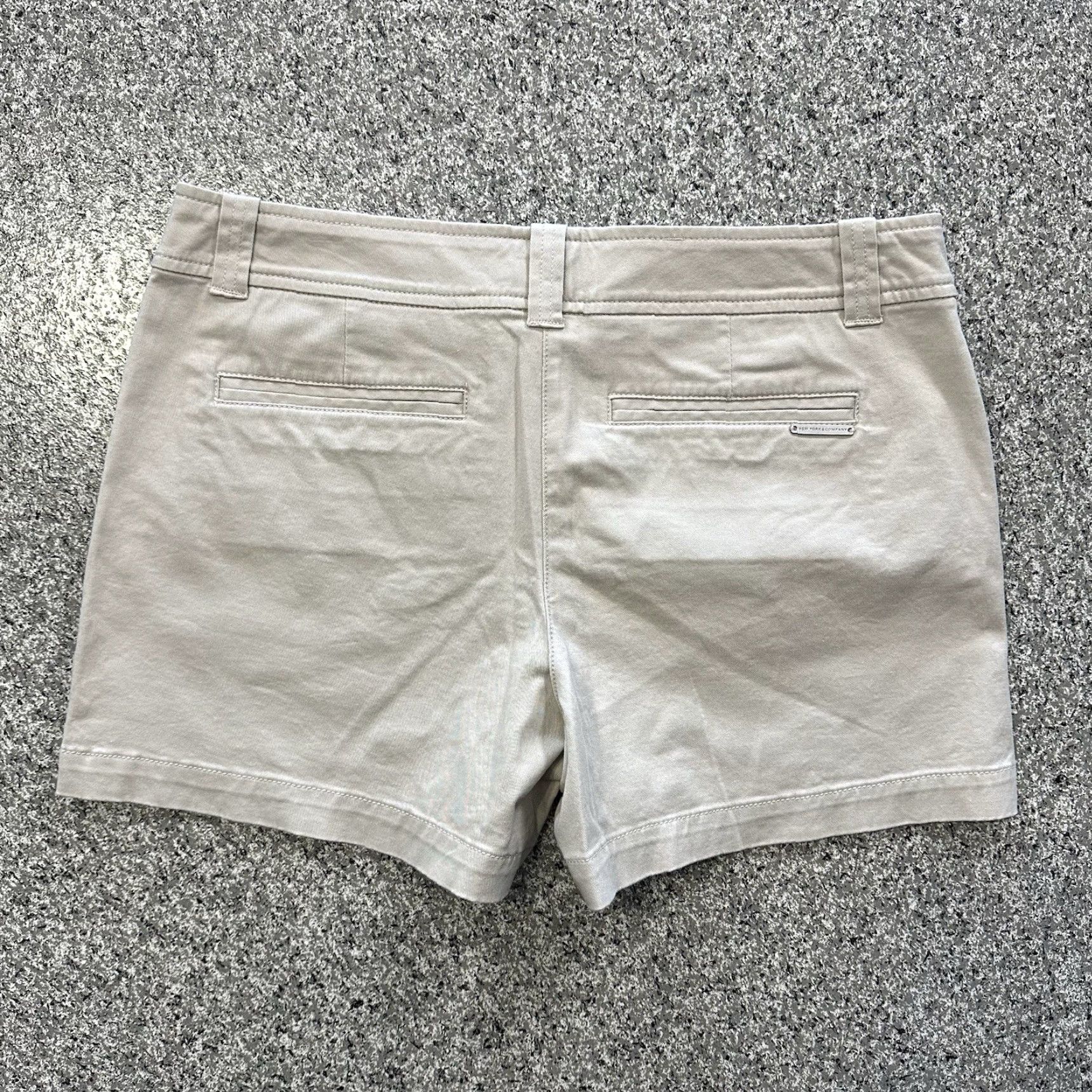 Vintage New York & Company Short Chino Beige 6 Mid Rise 4” Stretch Women's Regular Pocket 5-Pocket Design Beige Cotton Spandex Casual 90s? Size 28" / US 6 / IT 42 - 3 Thumbnail