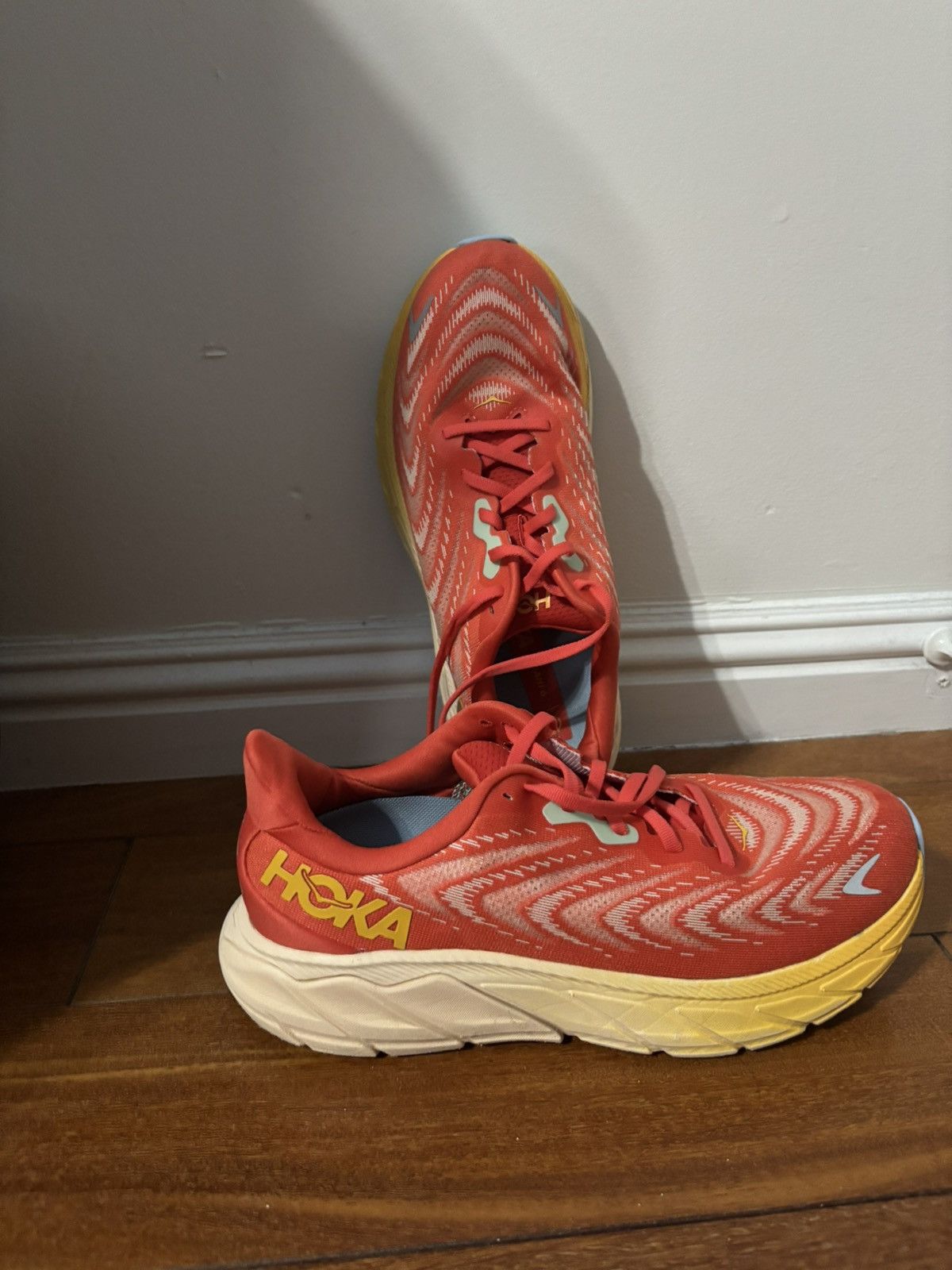 Hoka Hoka Arahi 6 Size US 9 / EU 42 - 1 Thumbnail