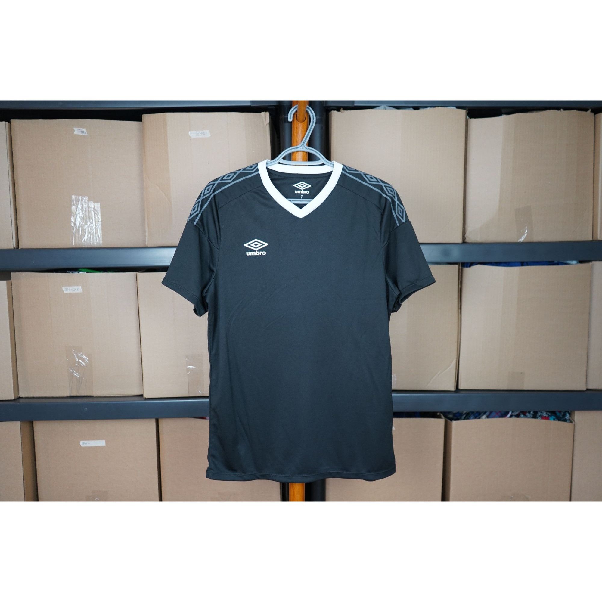 Umbro Umbro Black/White Vneck Classic S #396 Size US S / EU 44-46 / 1 - 1 Thumbnail