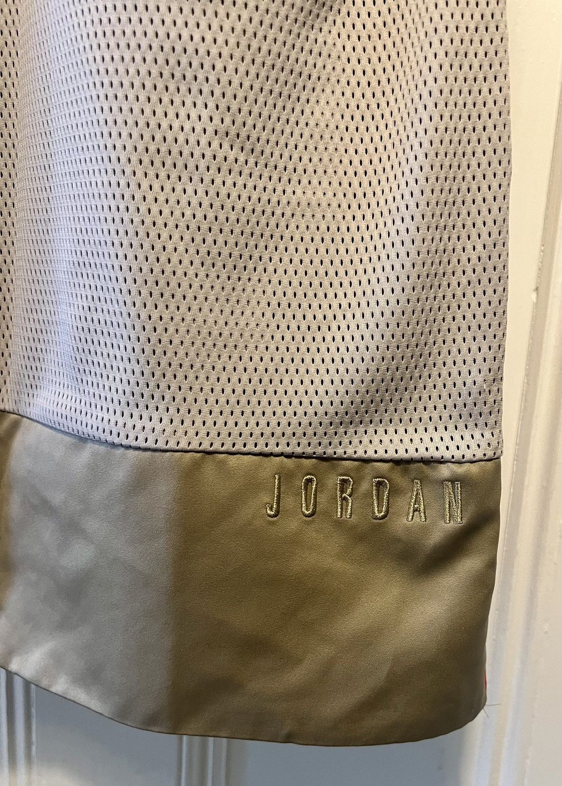 Jordan Brand Authentic Jordan New Classics Capsule women’s dress khaki M Size M / US 6-8 / IT 42-44 - 2 Thumbnail