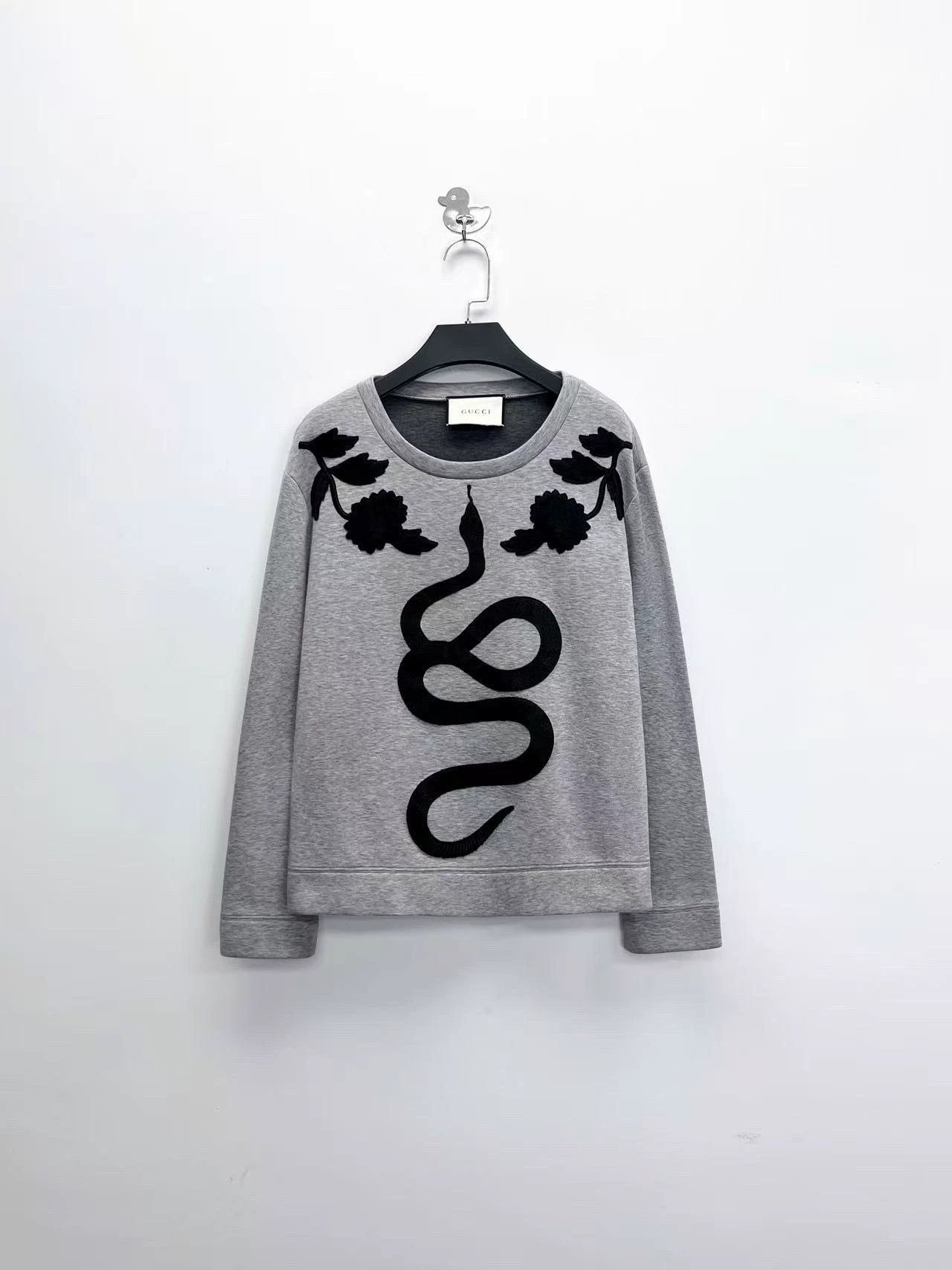Gucci gray snake logo embroidered sweatshirt Size US S / EU 44-46 / 1 - 1 Thumbnail