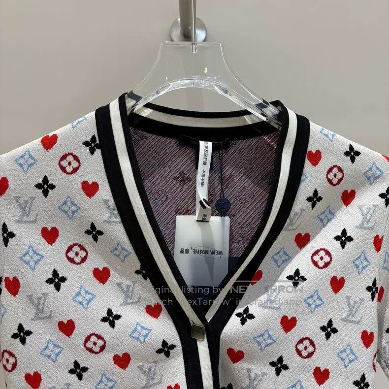 Louis Vuitton Louis Vuitton White full logo playing card mulberry silk n Size S / US 4 / IT 40 - 3 Thumbnail