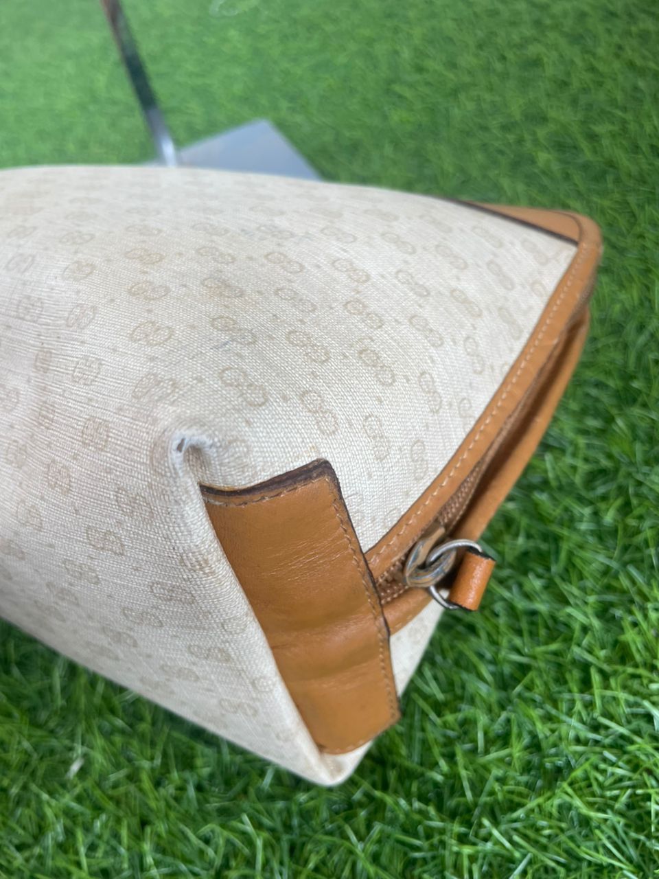 Gucci Authentic Vintage Gucci GG Monogram White Clutch Size ONE SIZE - 13 Thumbnail