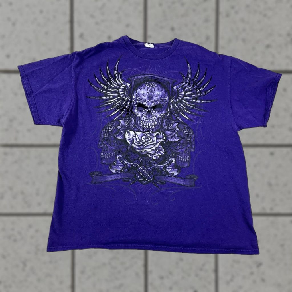 Gildan VINTAGE Gildan T-Shirt Men Grunge Skull Wings Rose Purple Purple T Shirt Size L Regular Graphic Print Short Sleeve 90s Pinkman Gothic Size US L / EU 52-54 / 3 - 1 Thumbnail