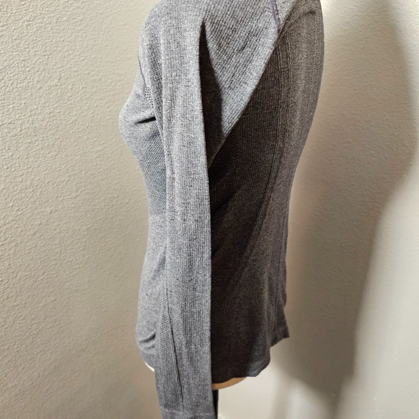 Vintage WOMEN'S Actra Athletic 1/4 Zip Sweater Gray Rayon Nylon Long Sleeve Activewear Regular Size ONE SIZE - 4 Thumbnail