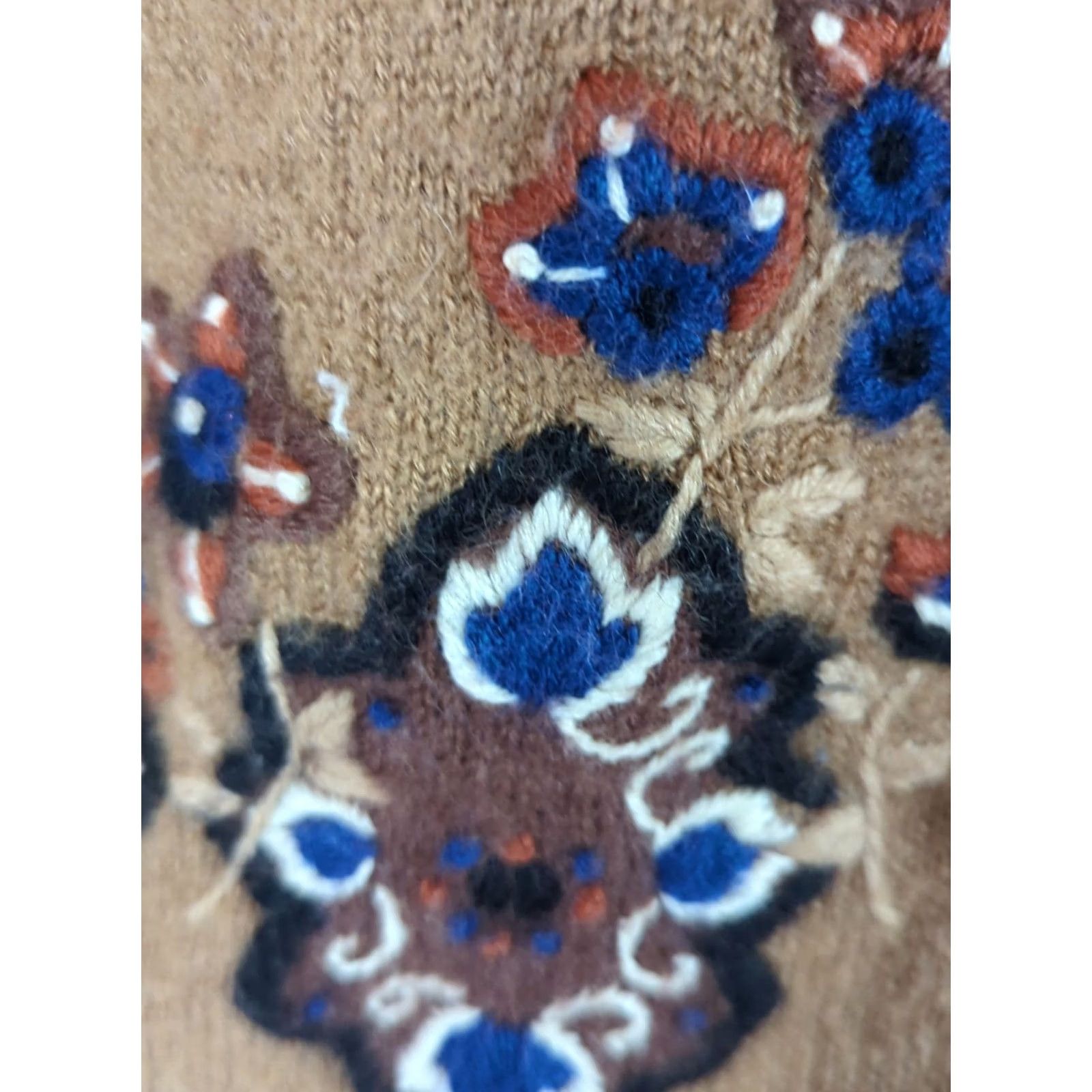 Vintage VINTAGE Koret Embroidered Sweater Vest Womens Lambswool Blend Floral V-Neck Sleeveless Button Knit Brown - Grandma Fairygrunge Style Size M / US 6-8 / IT 42-44 - 2 Thumbnail