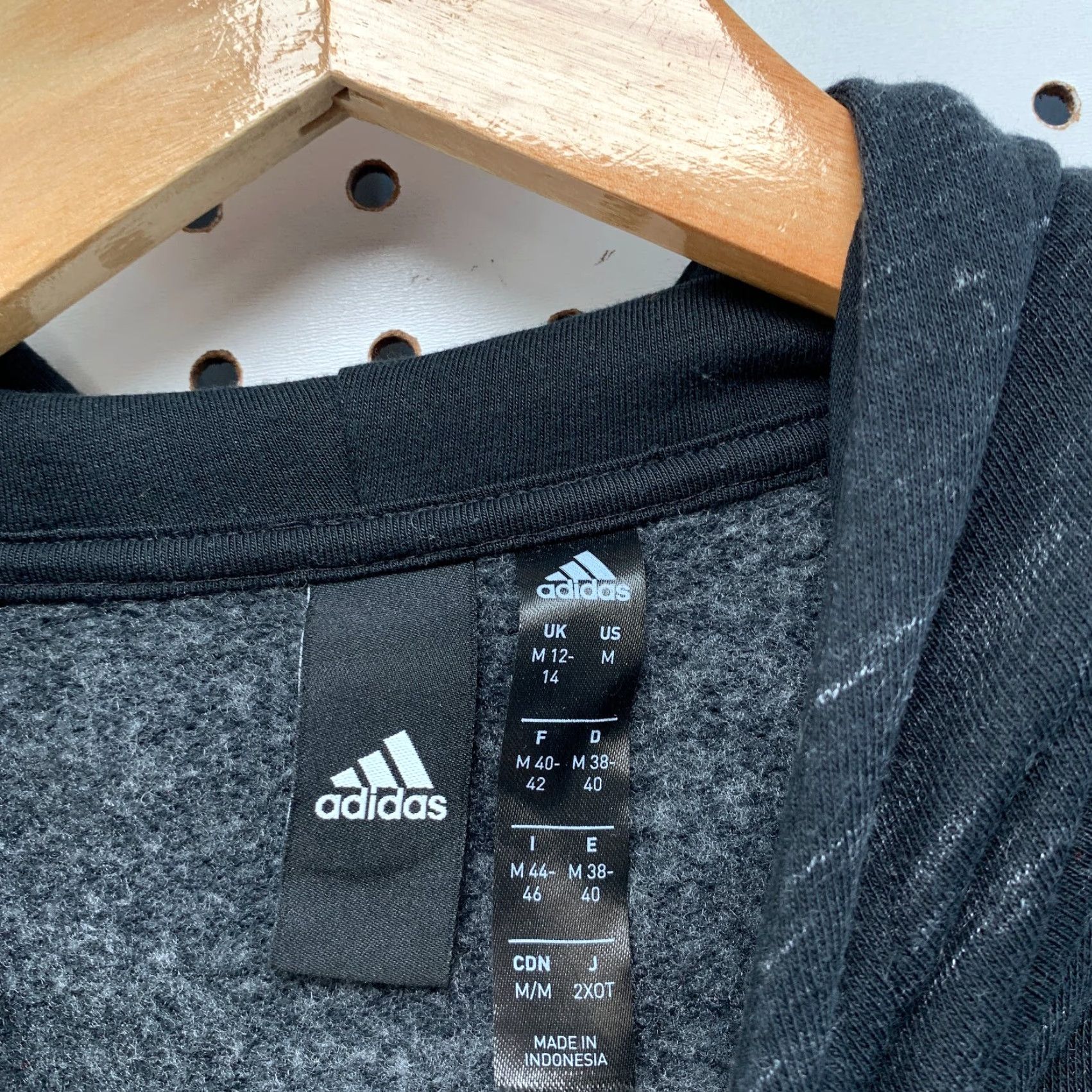 Adidas Adidas Hooded Sweatshirt Black Womens Medium Active Running Pullover 21.5x26.5 Size M / US 6-8 / IT 42-44 - 6 Thumbnail