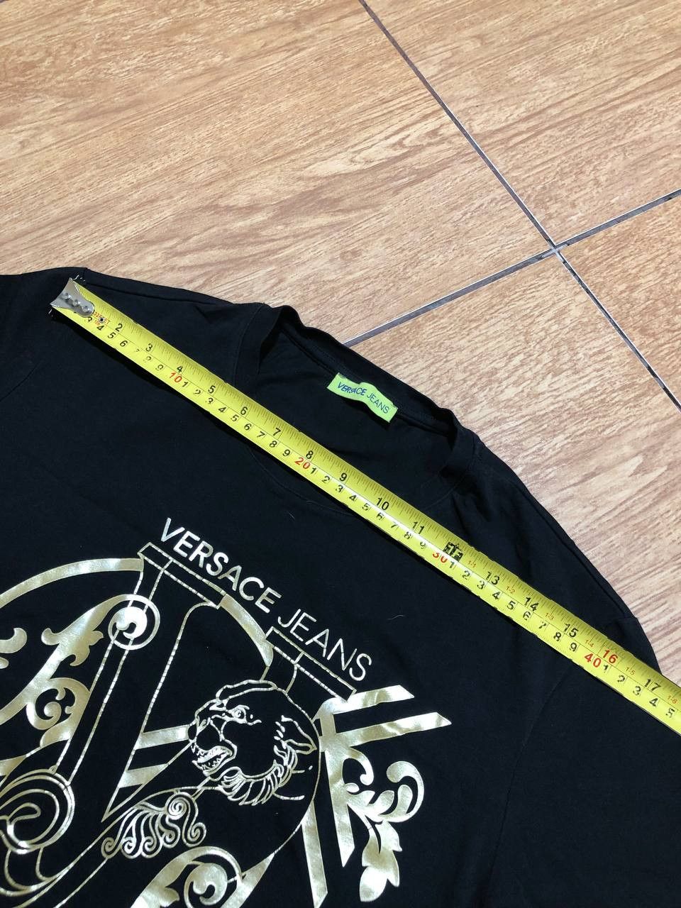 Versace Jeans Couture Luxury Versace Jeans T-shirt Big Logo Gold Rare Size US L / EU 52-54 / 3 - 11 Thumbnail