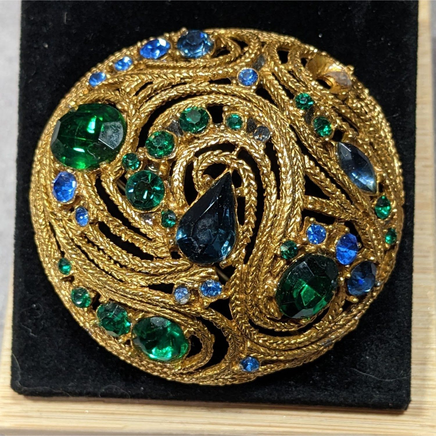 Other Vintage Glam Gold Tone Brooch With Blue And Green Gems Size ONE SIZE - 6 Thumbnail