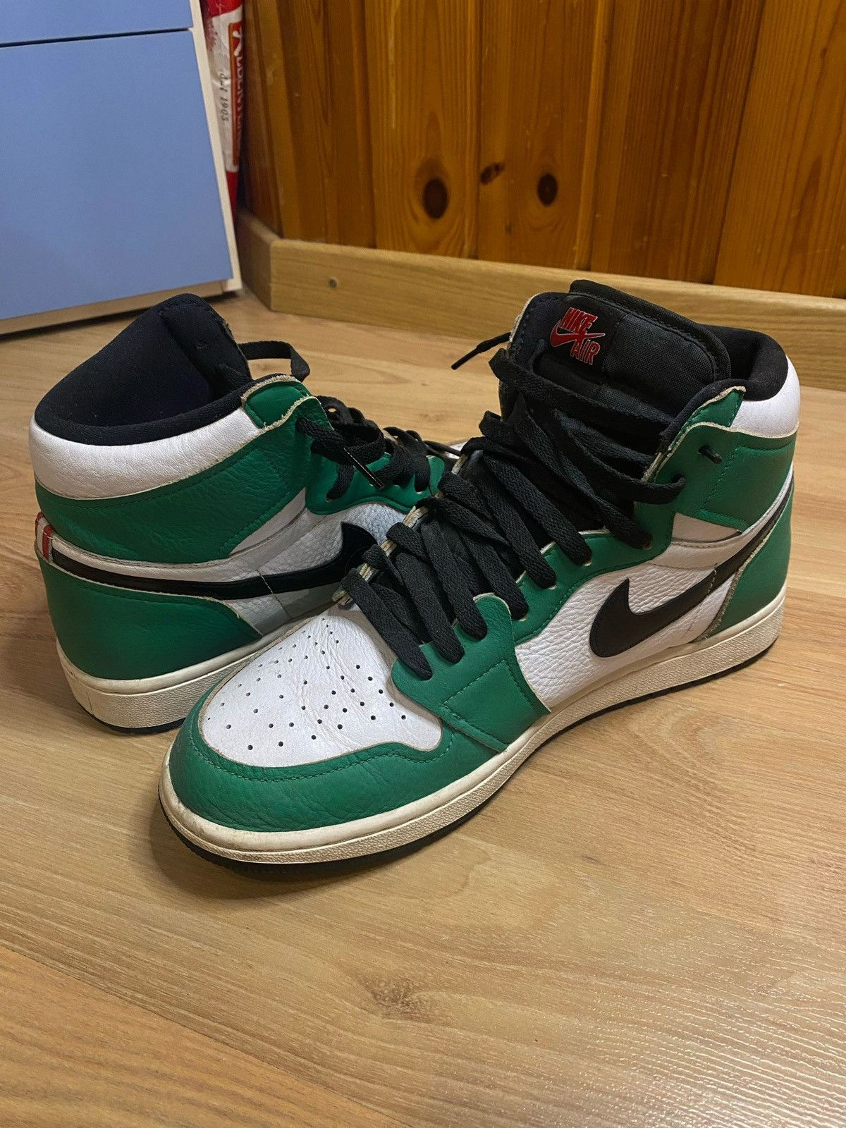 Nike Nike Air Jordan 1 High Lucky Green Size (WMN11.5) (MEN10.5) Size US 10.5 / EU 43-44 - 10 Thumbnail