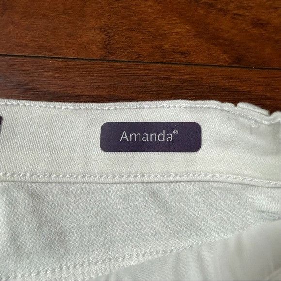 Gloria Vanderbilt NWT Gloria Vanderbilt Crystal White AMANDA Slim Jeans Sz 12 Size 34" / US 12 / IT 48 - 8 Thumbnail