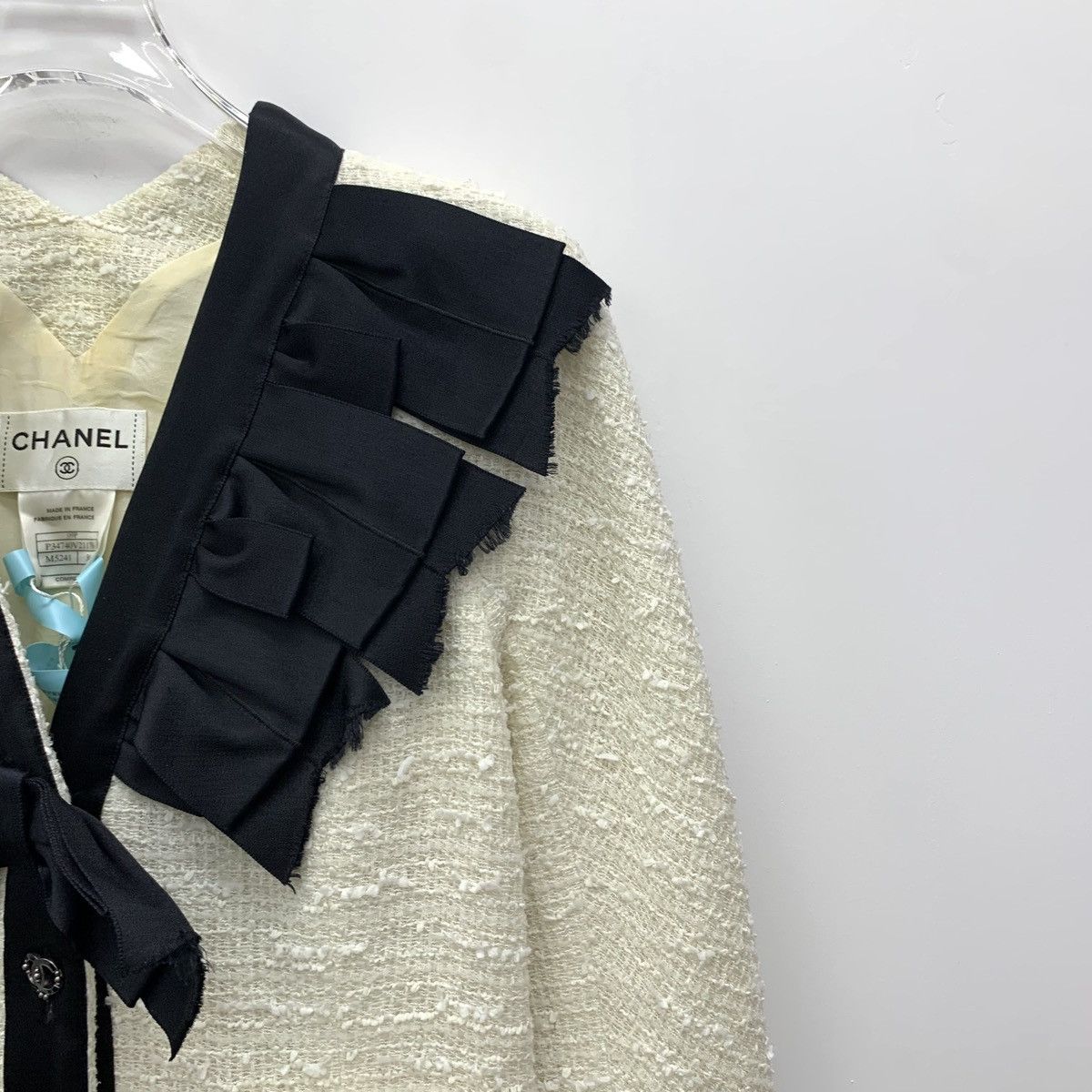 Chanel Chanel Beige Bow V-neck Long Sleeve Tweed Dress K26WX Size XS / US 0-2 / IT 36-38 - 3 Thumbnail