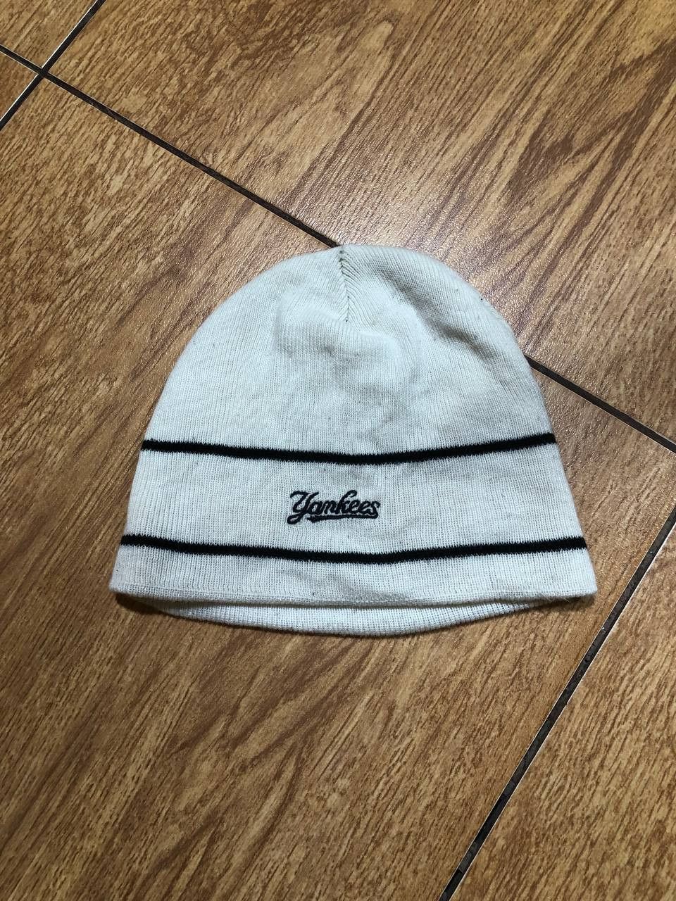 New York Yankees Vintage New York Yankees Y2K Logo Beanie Hat Size ONE SIZE - 14 Thumbnail