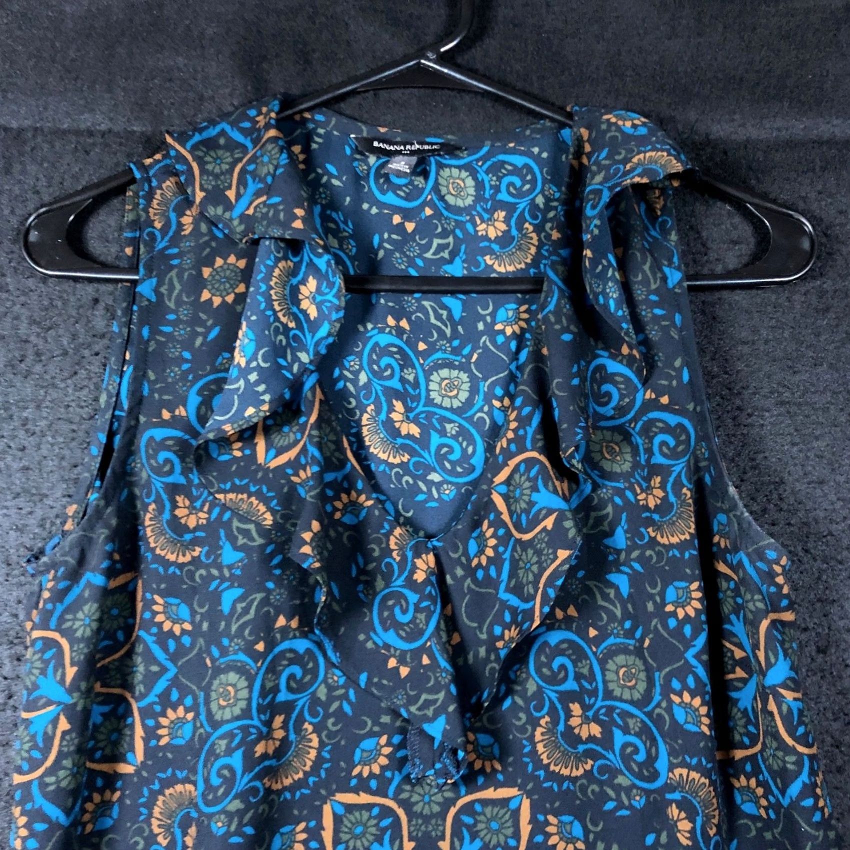 Banana Republic Banana Republic Blouse Blue Multi Ruffle V Neck Sleeveless Small Womens Shirt Size S / US 4 / IT 40 - 2 Thumbnail