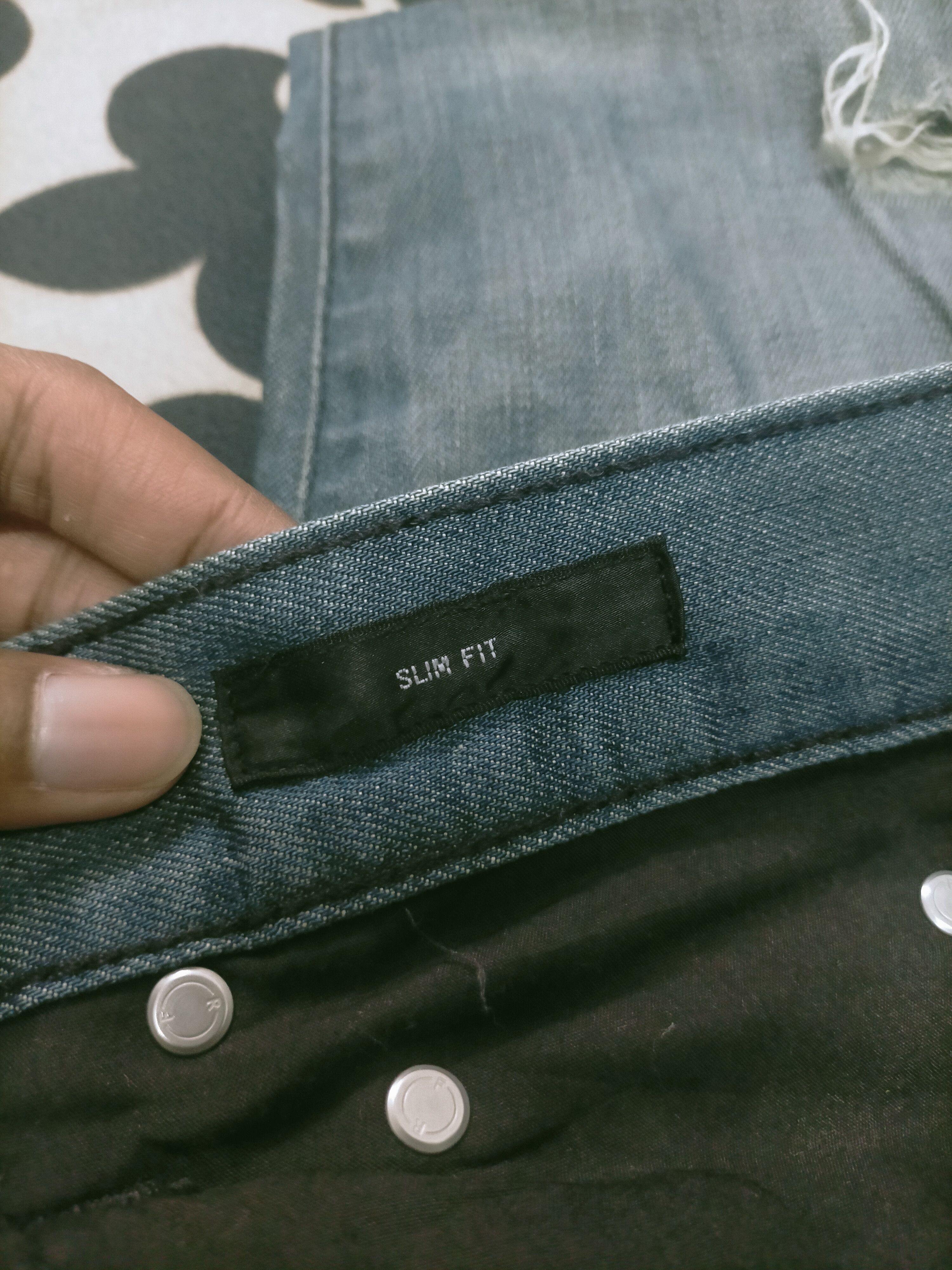 Japanese Brand × Uniqlo 🔥 Vintage Y2K Uniqlo Washed Distressed Slim Fit Jeans Size US 33 - 8 Thumbnail