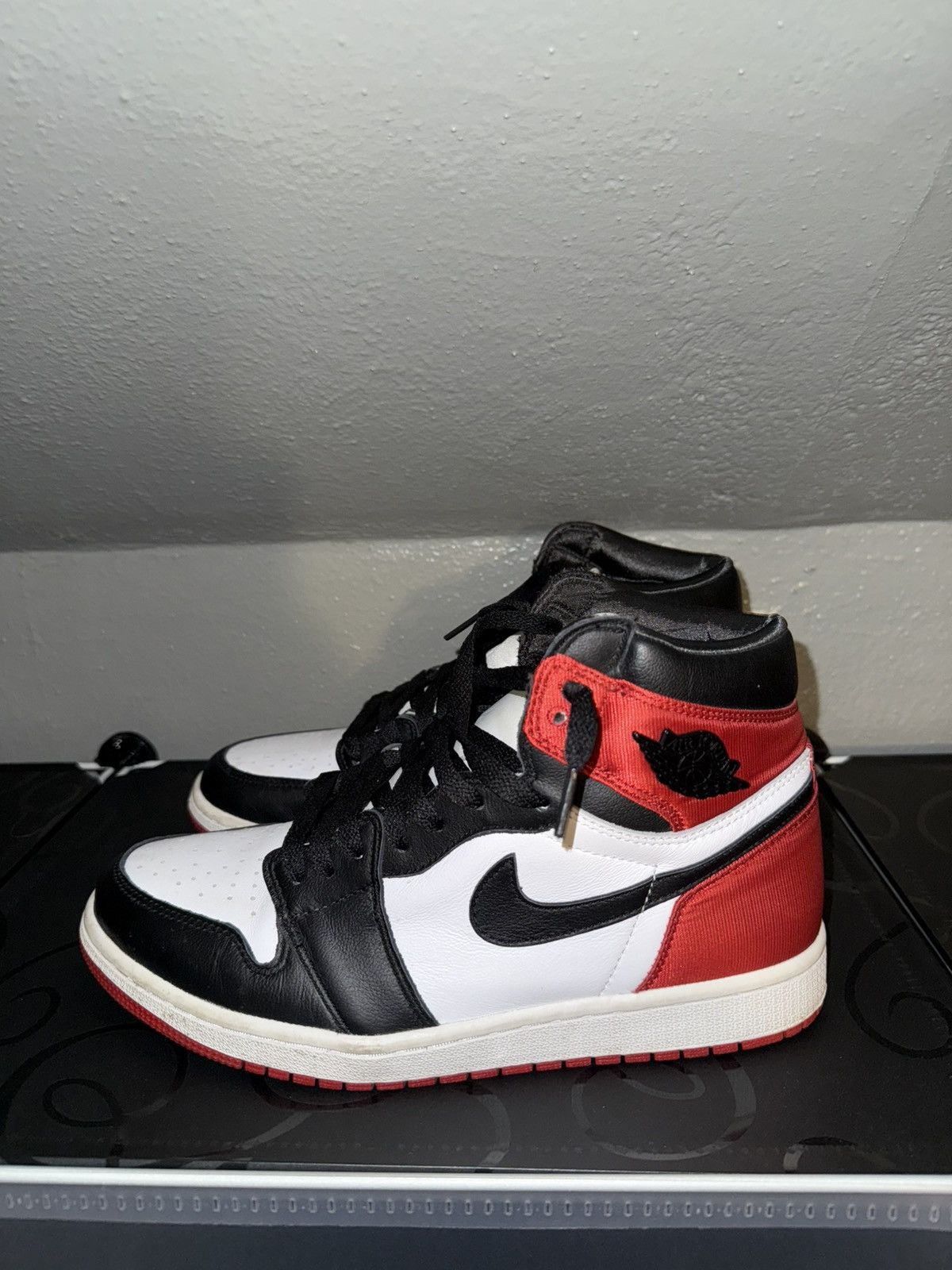 Jordan Brand Air Jordan 1 Satin Black Toe Size US 9 / EU 42 - 3 Thumbnail