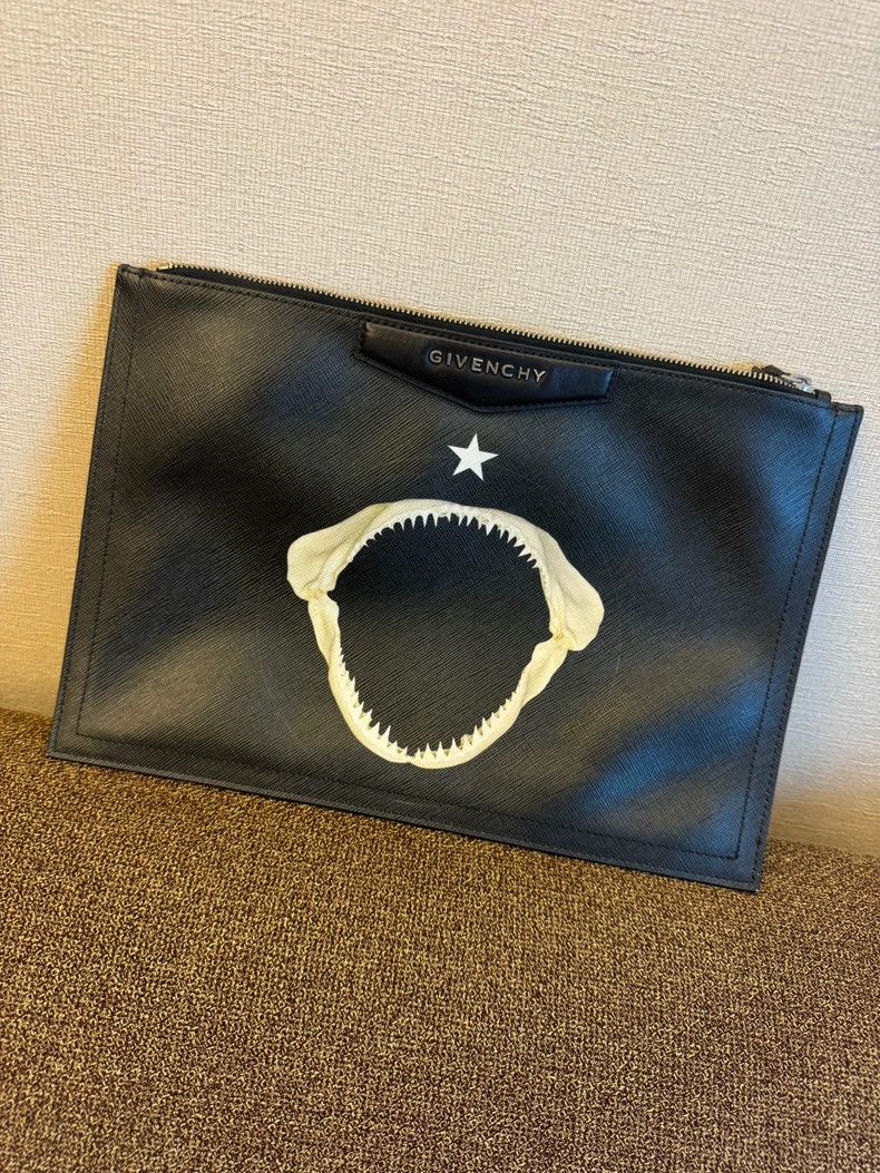 Givenchy Givenchy Shark Mouth Clutch Bag - dmc Size ONE SIZE - 1 Thumbnail