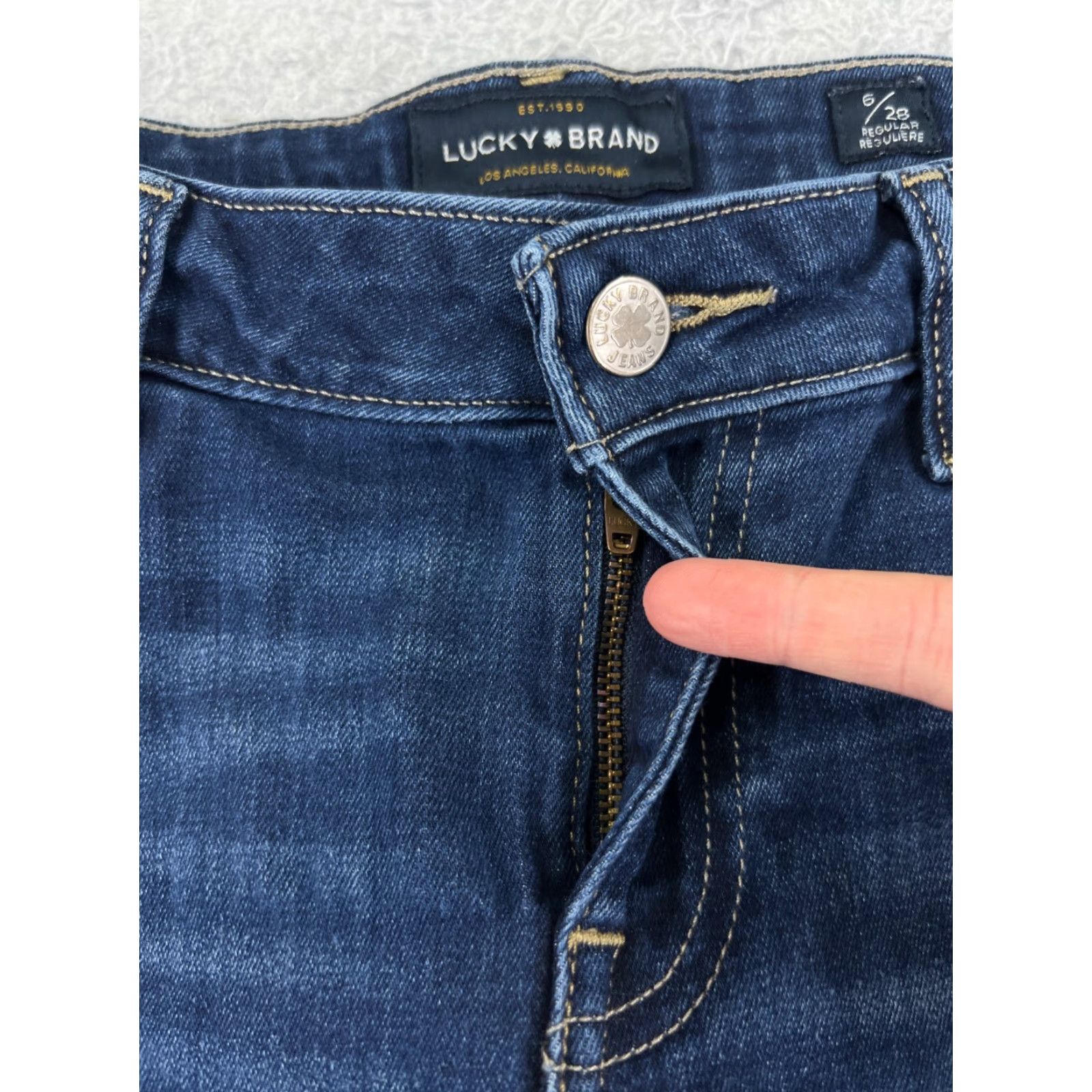 Lucky Brand Lucky Brand Jeans Women 6 Blue Denim Skinny Mid Rise 27x27 - USA 5-Pocket Button Zip Crop Pattern Dark Wash - Vintage Shirt? Size 28" / US 6 / IT 42 - 5 Thumbnail