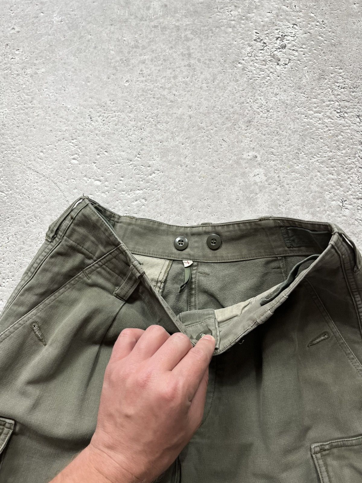 Vintage Vintage German Army Cargo Pants 1984 Olive Military Workwear Size US 30 / EU 46 - 9 Thumbnail