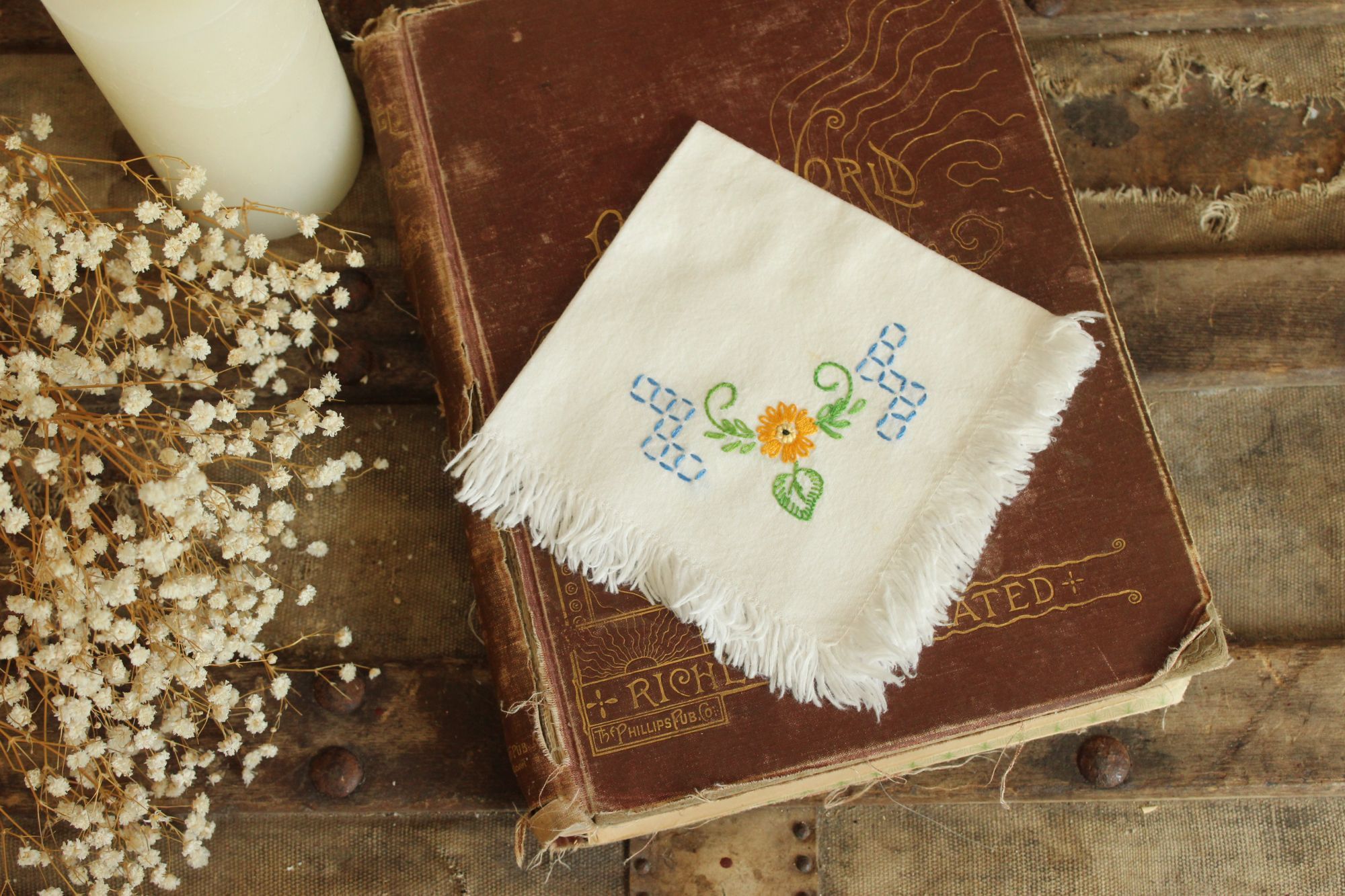 Vintage Vintage 1960s 1970s Handkerchief, White Cotton With Embroide Size ONE SIZE - 2 Thumbnail