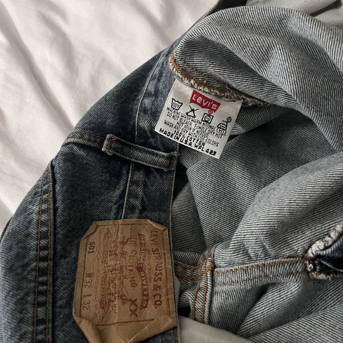 Levi's Vintage Clothing Vintage Levis 501xx Jeans Medium Wash Button Fly USA 90s Y2K Size US 30 / EU 46 - 4 Thumbnail