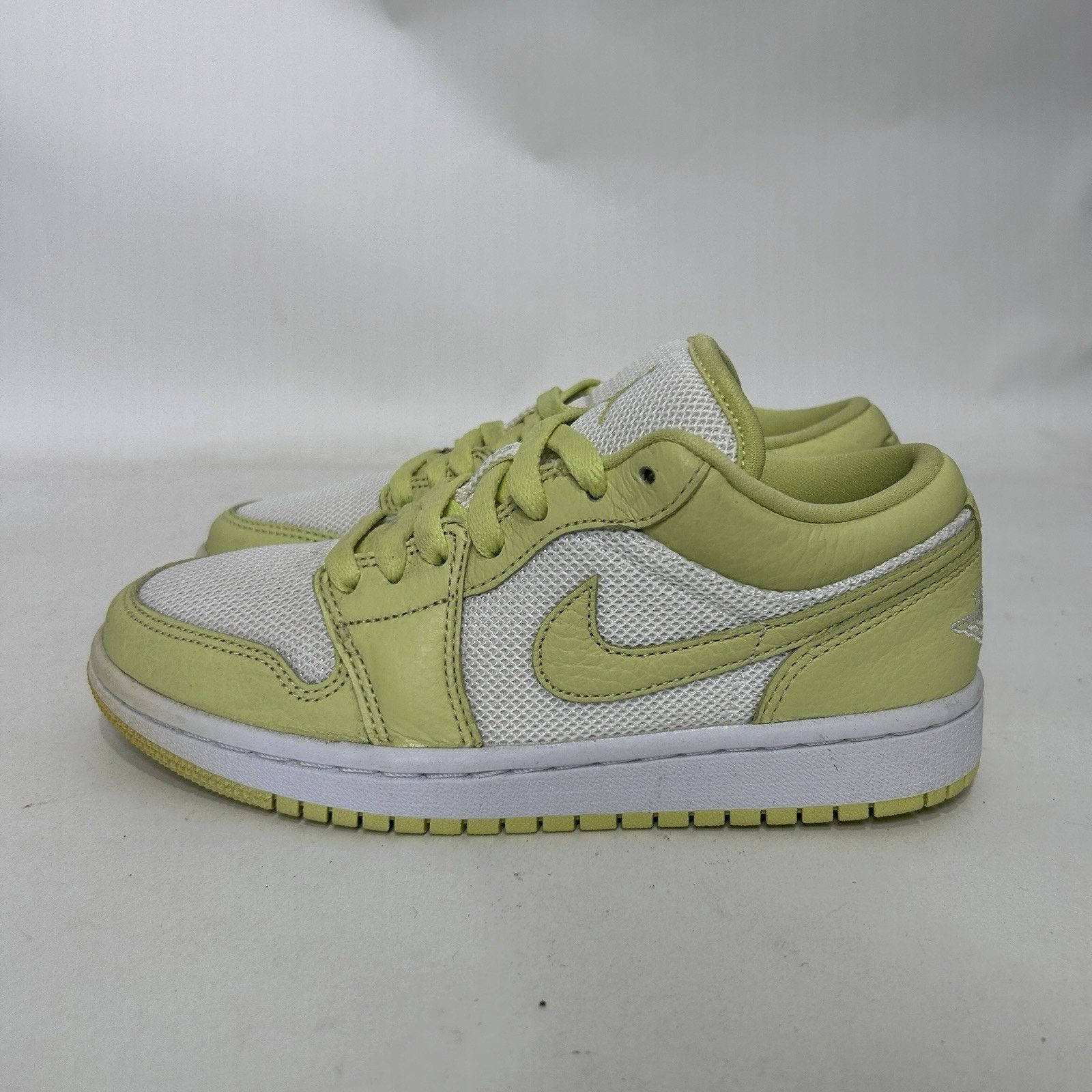 Jordan Brand Nike Air Jordan 1 Low SE WMNS “Limelight/White Light Green” Size US 6 / IT 36 - 6 Thumbnail