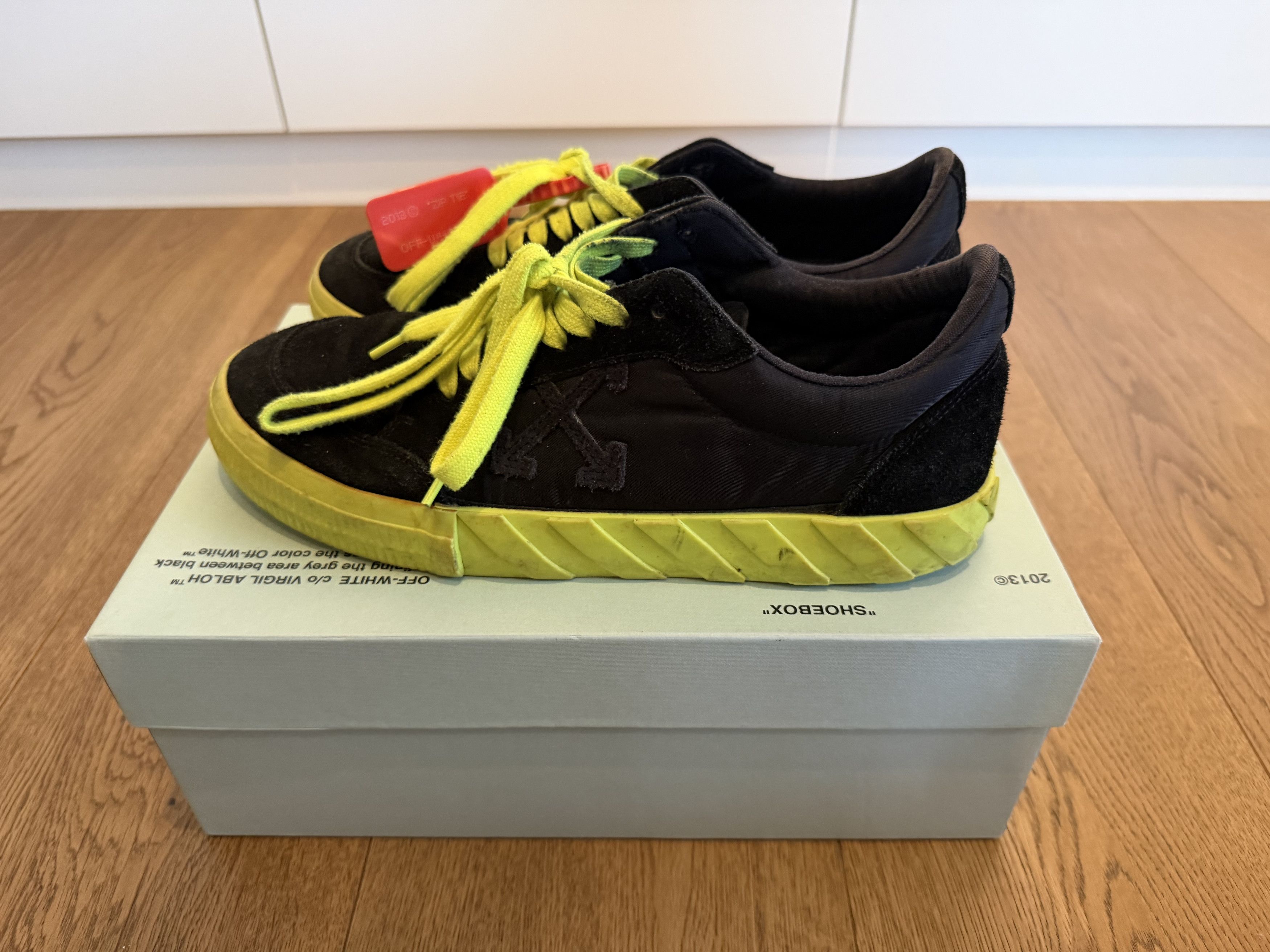 Off-White Off-White Vulcanized Low black/neon Size US 10 / EU 43 - 3 Thumbnail
