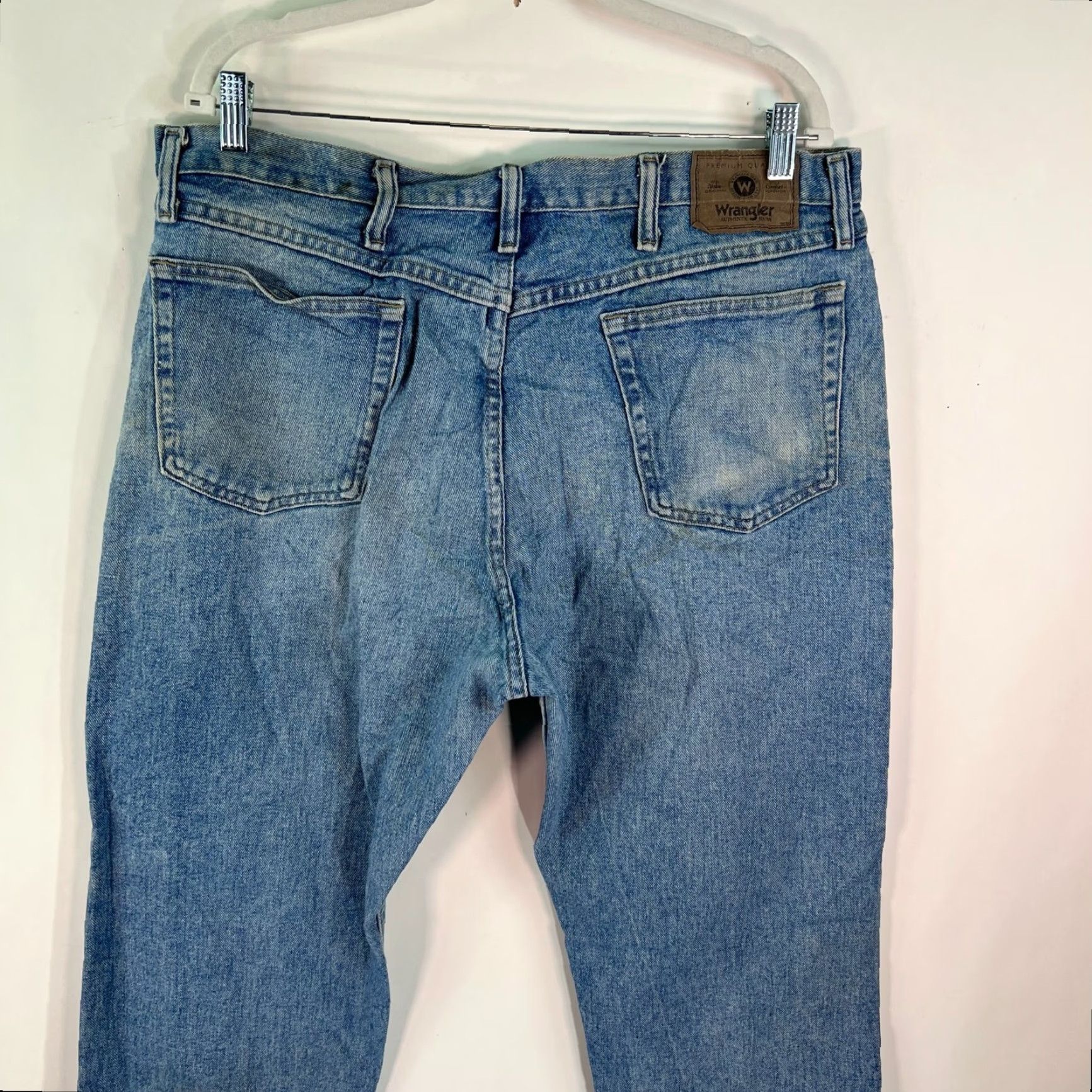 Wrangler VINTAGE Wrangler Mens Regular Denim Jeans Blue 38X29 5-Pocket Belt Loops Button Closure Medium Wash Casual Straight Jeans Men’s - 100% Cotton Size US 38 / EU 54 - 5 Thumbnail