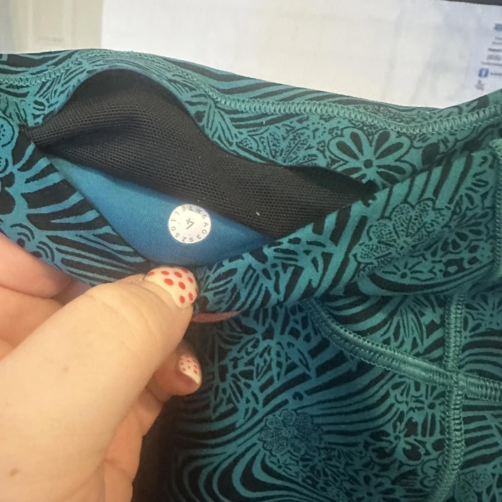 Lululemon Lululemon Teal Printed Leggings Size 27" / US 4 / IT 40 - 2 Thumbnail