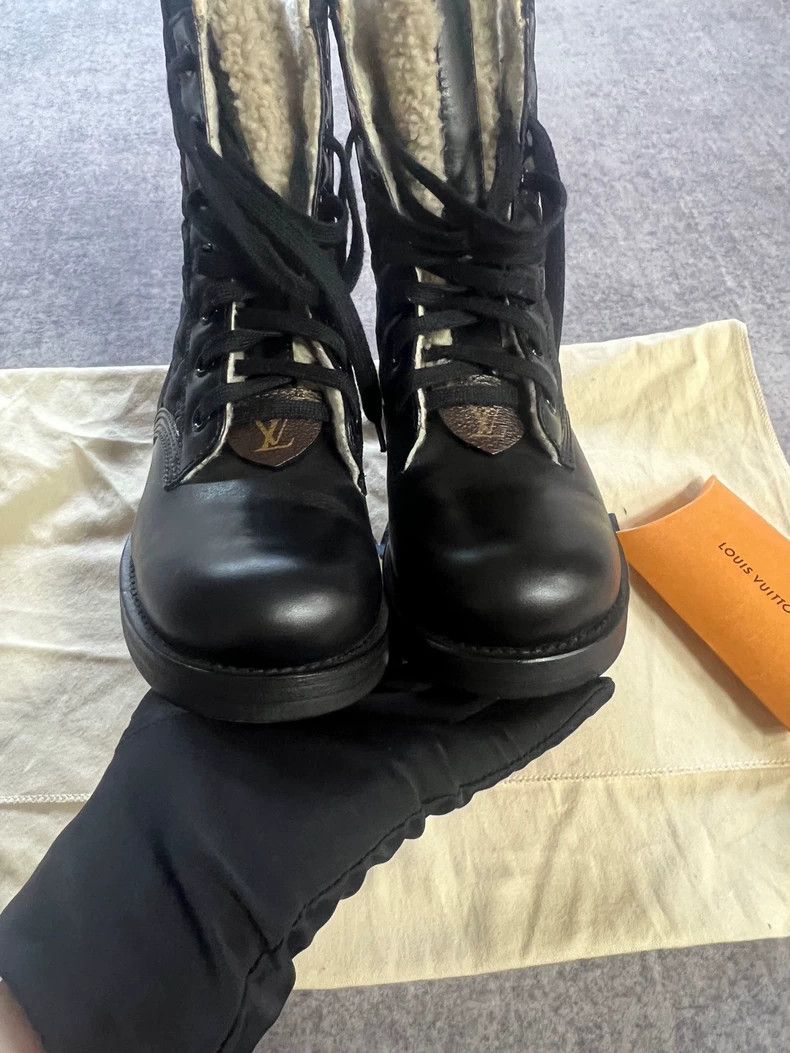 Louis Vuitton Louis Vuitton size 37.5 Embossed lambswool Martin boots Size US 5 / EU 37 - 5 Thumbnail