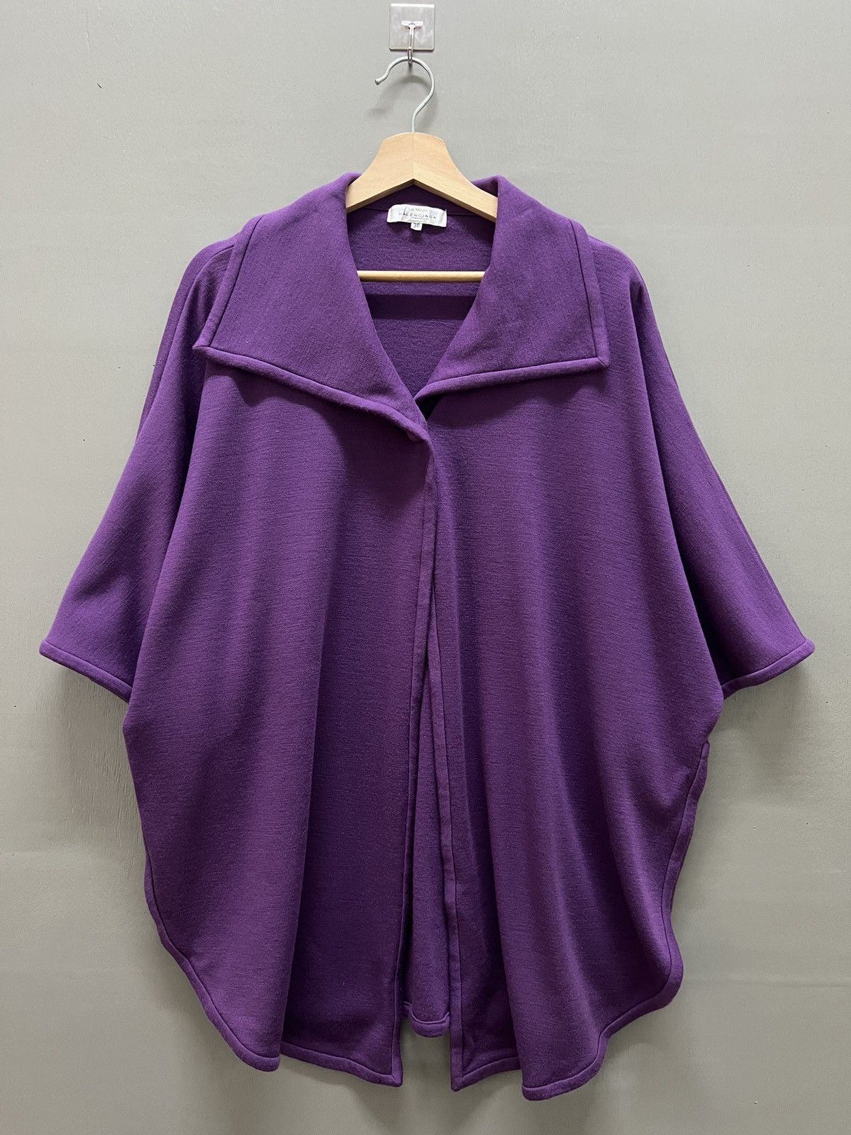 Balenciaga Vintage La Mode Balenciaga Paris Oversize Sweater Ponchos Size US L / EU 52-54 / 3 - 1 Thumbnail