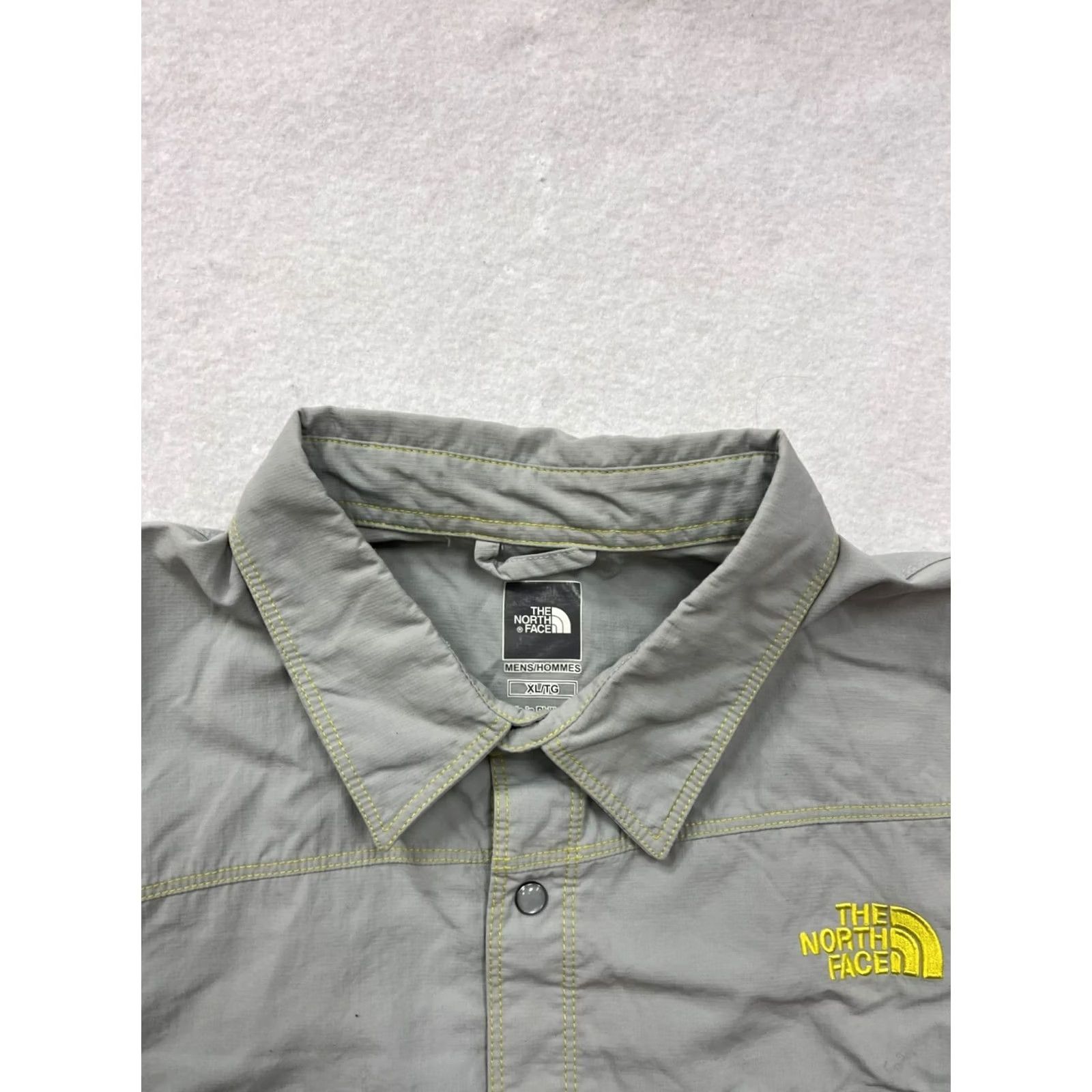 The North Face The North Face Shirt Mens XL Light Gray Short Sleeve Button-Up Nylon Polyester Gray 6612 Mens XL Size US XL / EU 56 / 4 - 5 Thumbnail