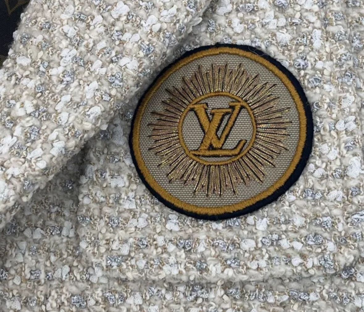 Louis Vuitton Louis Vuitton White small fragrant woven cloth logo suit Size US S / EU 44-46 / 1 - 5 Thumbnail