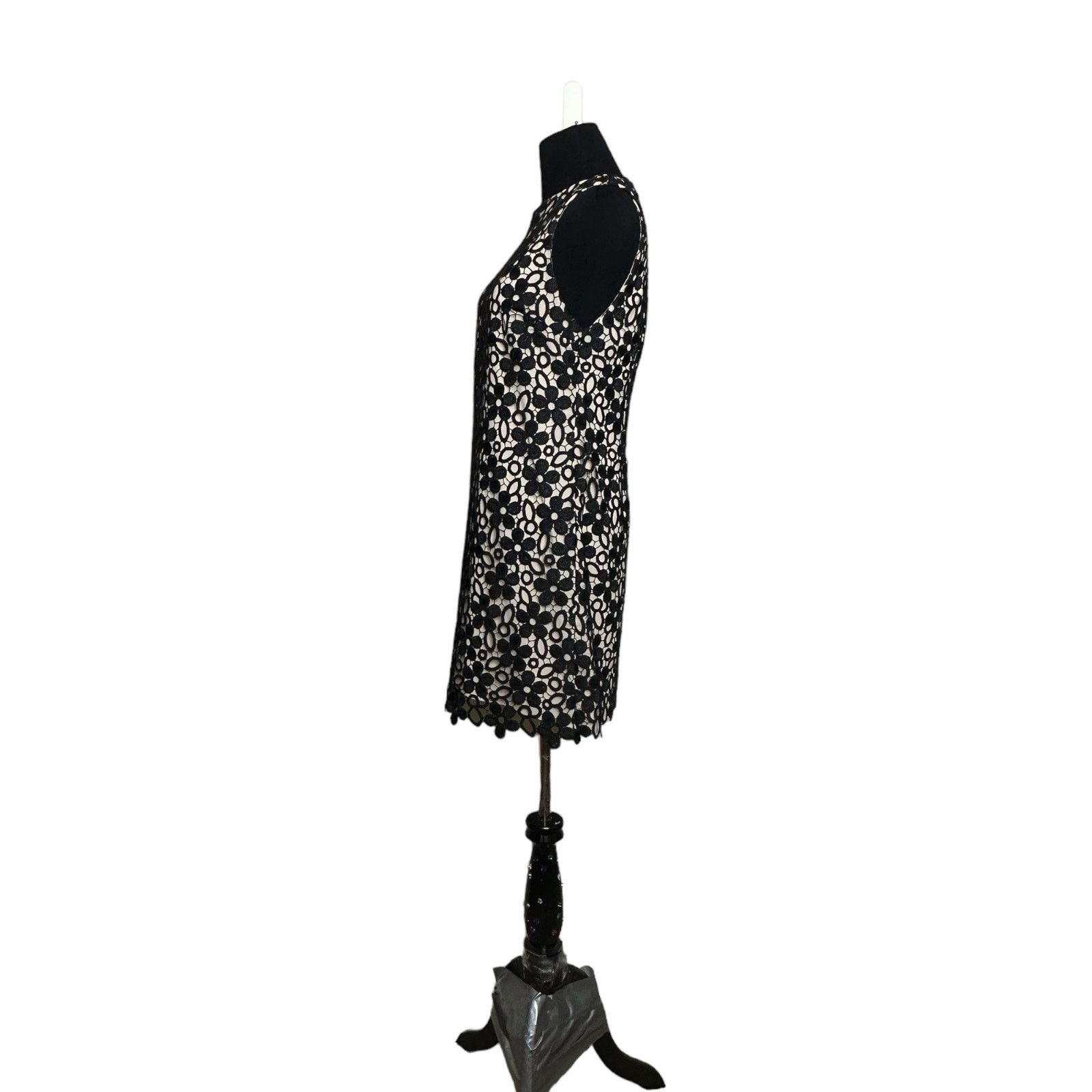 Alice + Olivia Alice + Olivia Clyde floral lace sheath mini dress size 4 Size S / US 4 / IT 40 - 6 Thumbnail