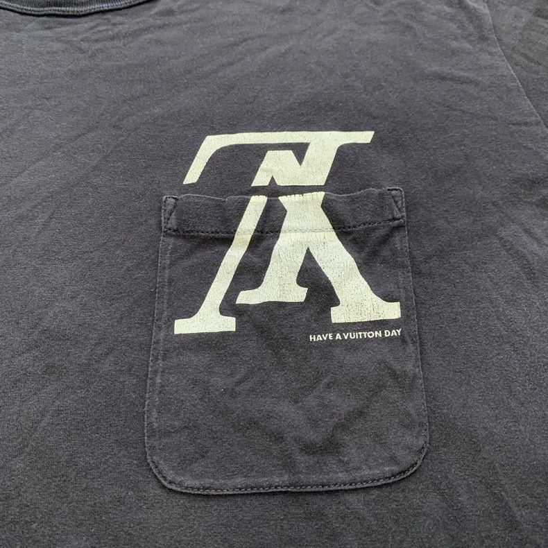 Louis Vuitton Louis Vuitton Inverted Logo Pocket T-shirt-2505 Size US XXL / EU 58 / 5 - 7 Thumbnail