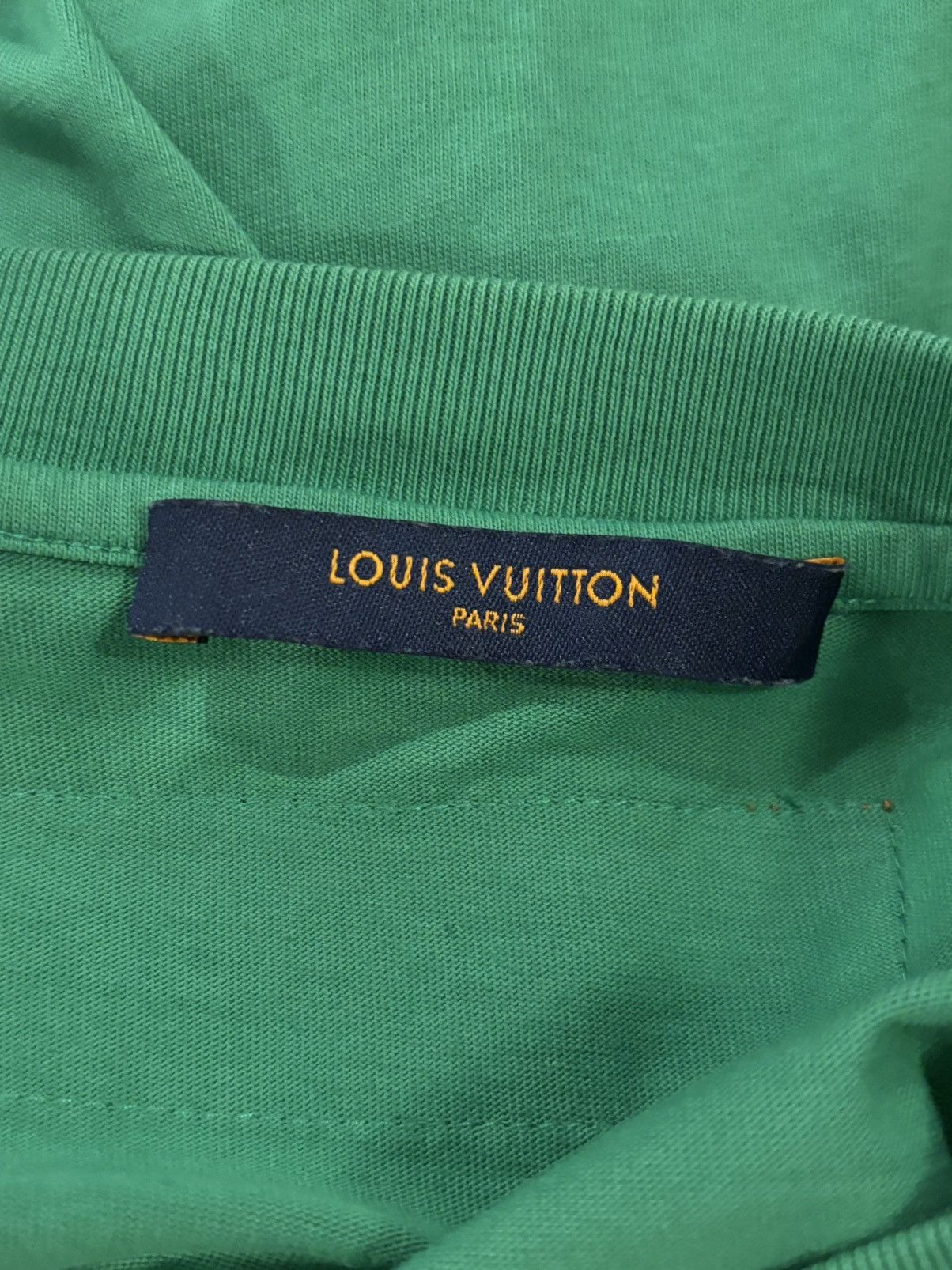 Louis Vuitton Louis Vuitton debossed green Tee Shirt Size Large Size US L / EU 52-54 / 3 - 3 Thumbnail
