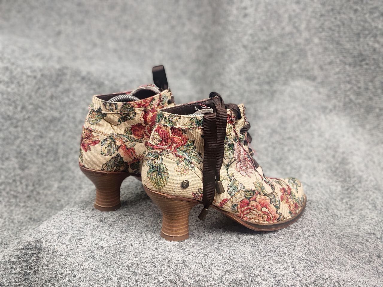 Vintage Neosen Vintage Floral Tapestry Bootie Ankle Shoes baroque Size US 7 / IT 37 - 9 Thumbnail