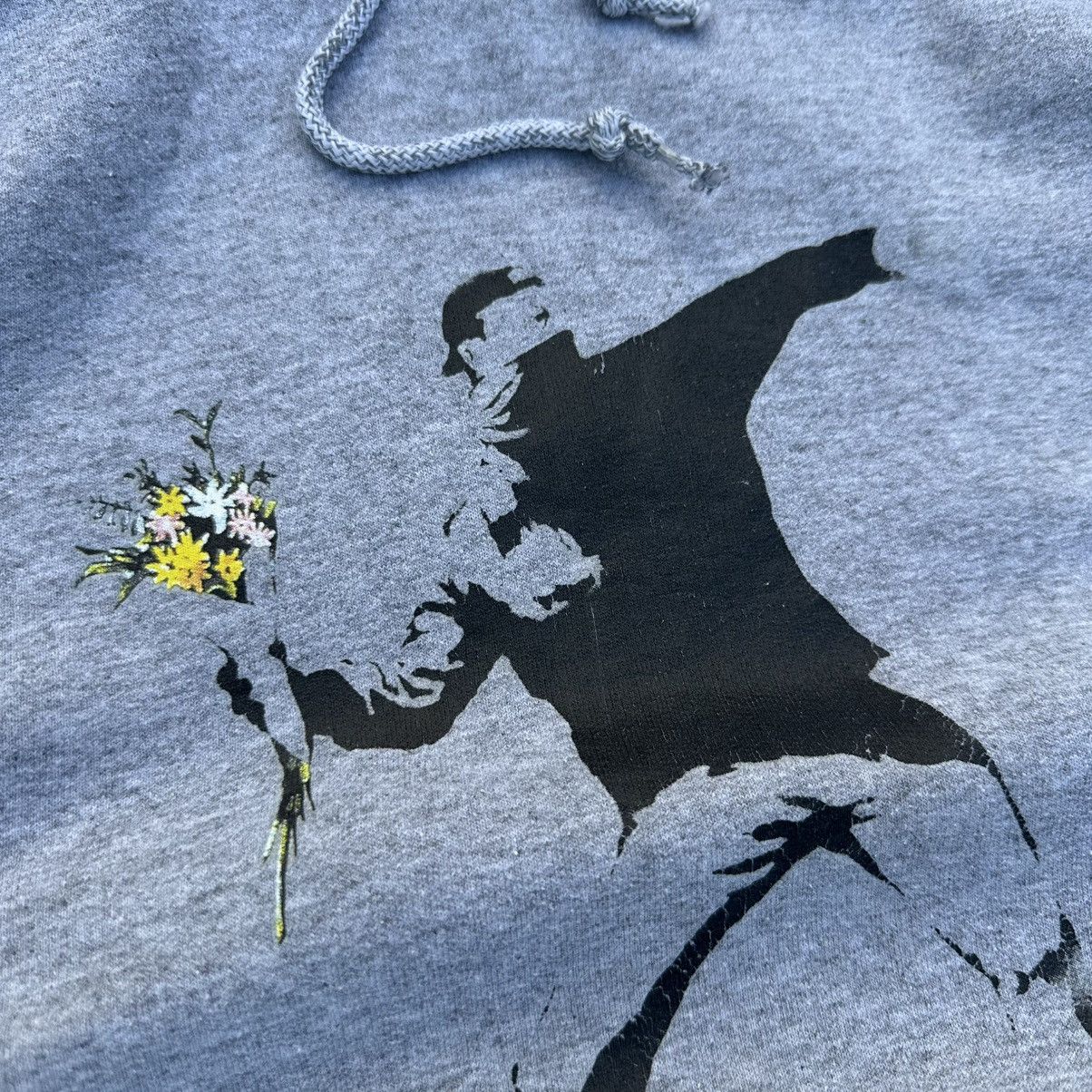 Japanese Brand Vintage Hoodie Banksy Flowers Big Logo Size M Y2K Band 00s Size US M / EU 48-50 / 2 - 9 Thumbnail