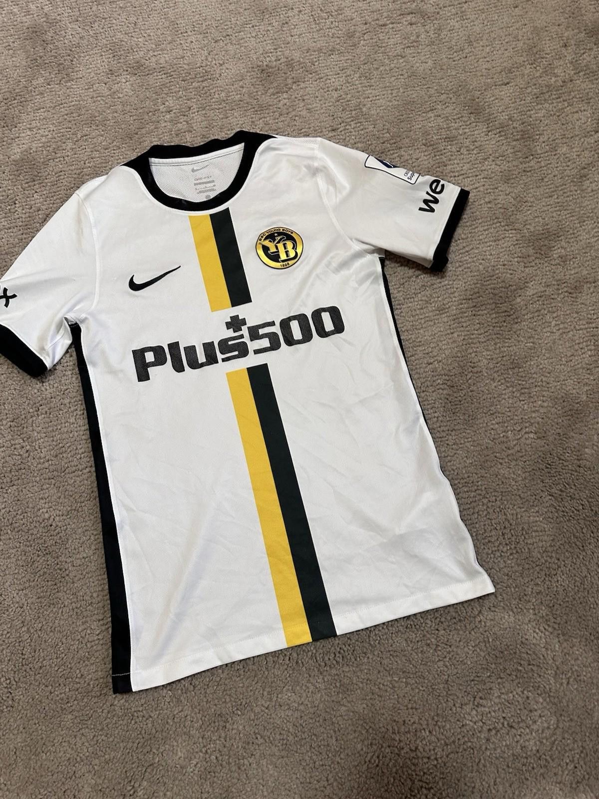 Nike YOUNG BOYS 2022/2023 AWAY FOOTBALL SHIRT NIKE SOCCER JERSEY Size US S / EU 44-46 / 1 - 2 Thumbnail