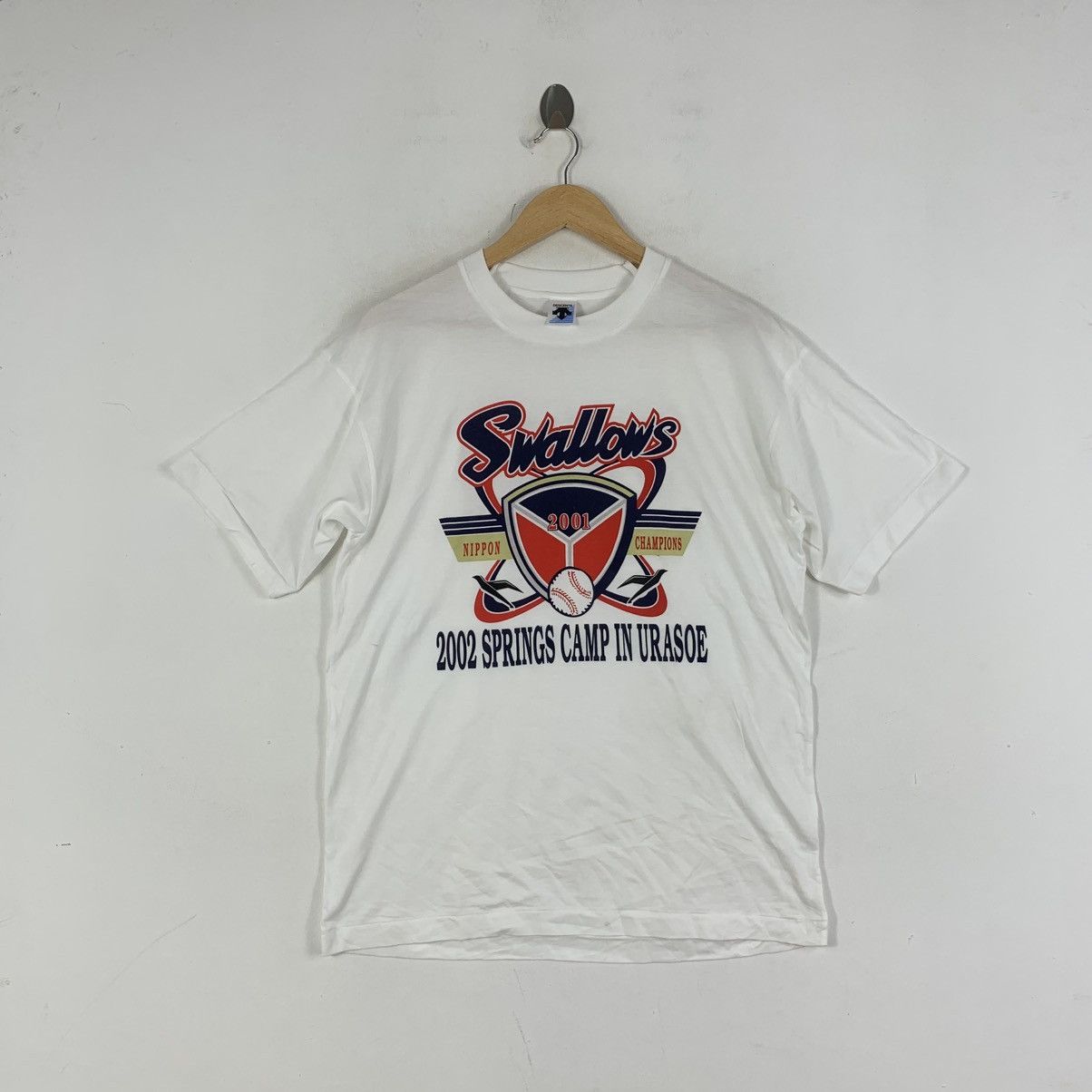 Descente Vintage BASEBALL SWALLOWS NIPPON Urasoe Camp Tee Shirt Size US XL / EU 56 / 4 - 1 Thumbnail