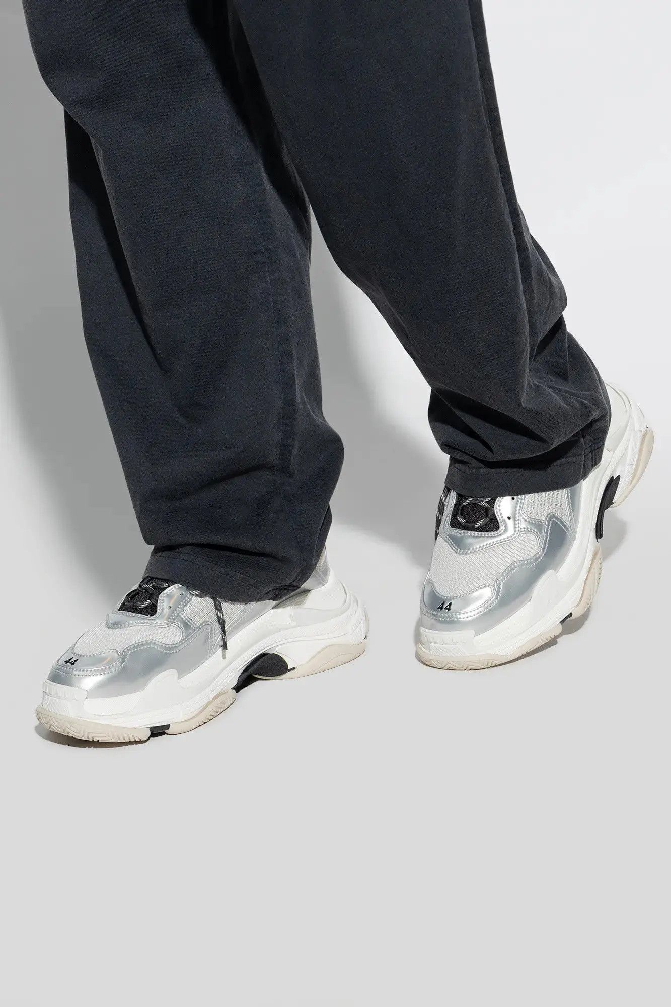 o1w1db11225 Triple S Sneakers in Silver/White