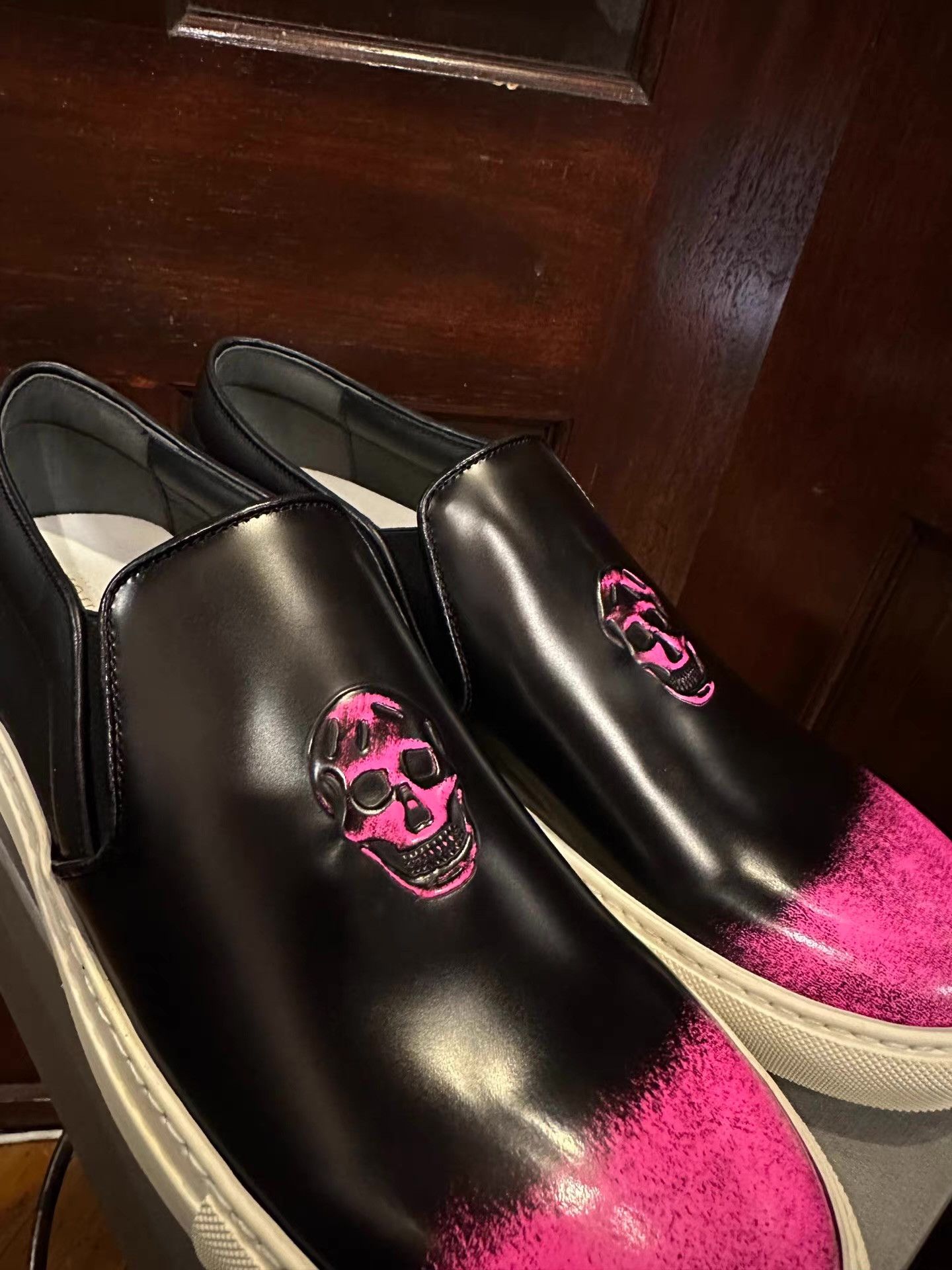 Alexander McQueen Alexander McQueen Men's Embossed Pink Skull Slip-Ons Ｑ25 Size US 7 / EU 40 - 5 Thumbnail